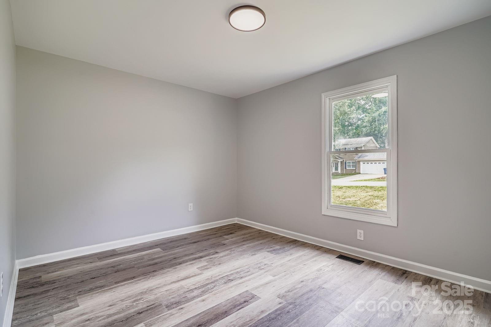 1276 Hidden Creek Circle