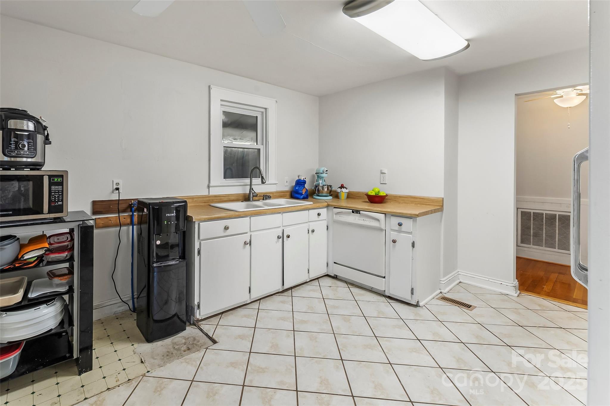 1066 5th Street NE