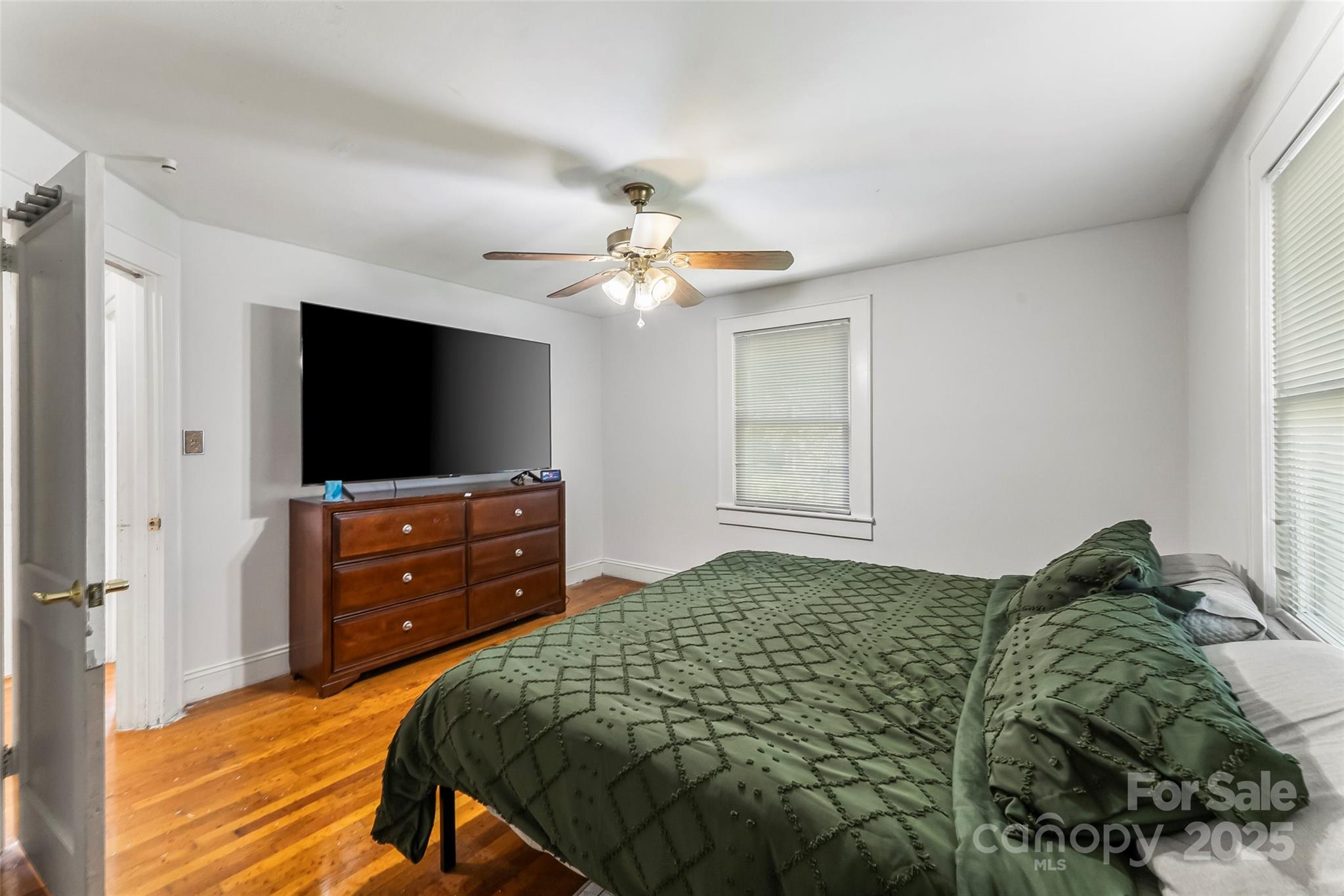 1066 5th Street NE