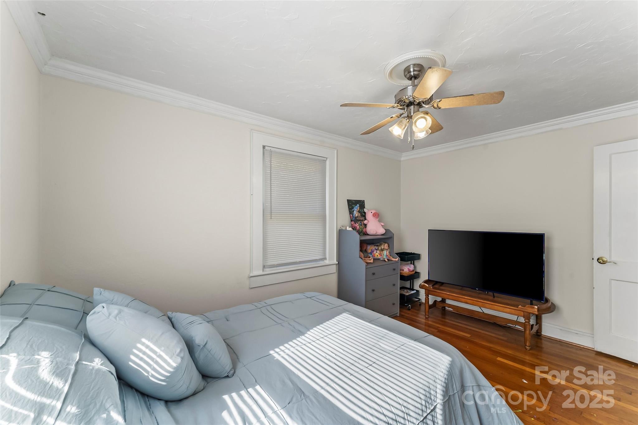 1066 5th Street NE