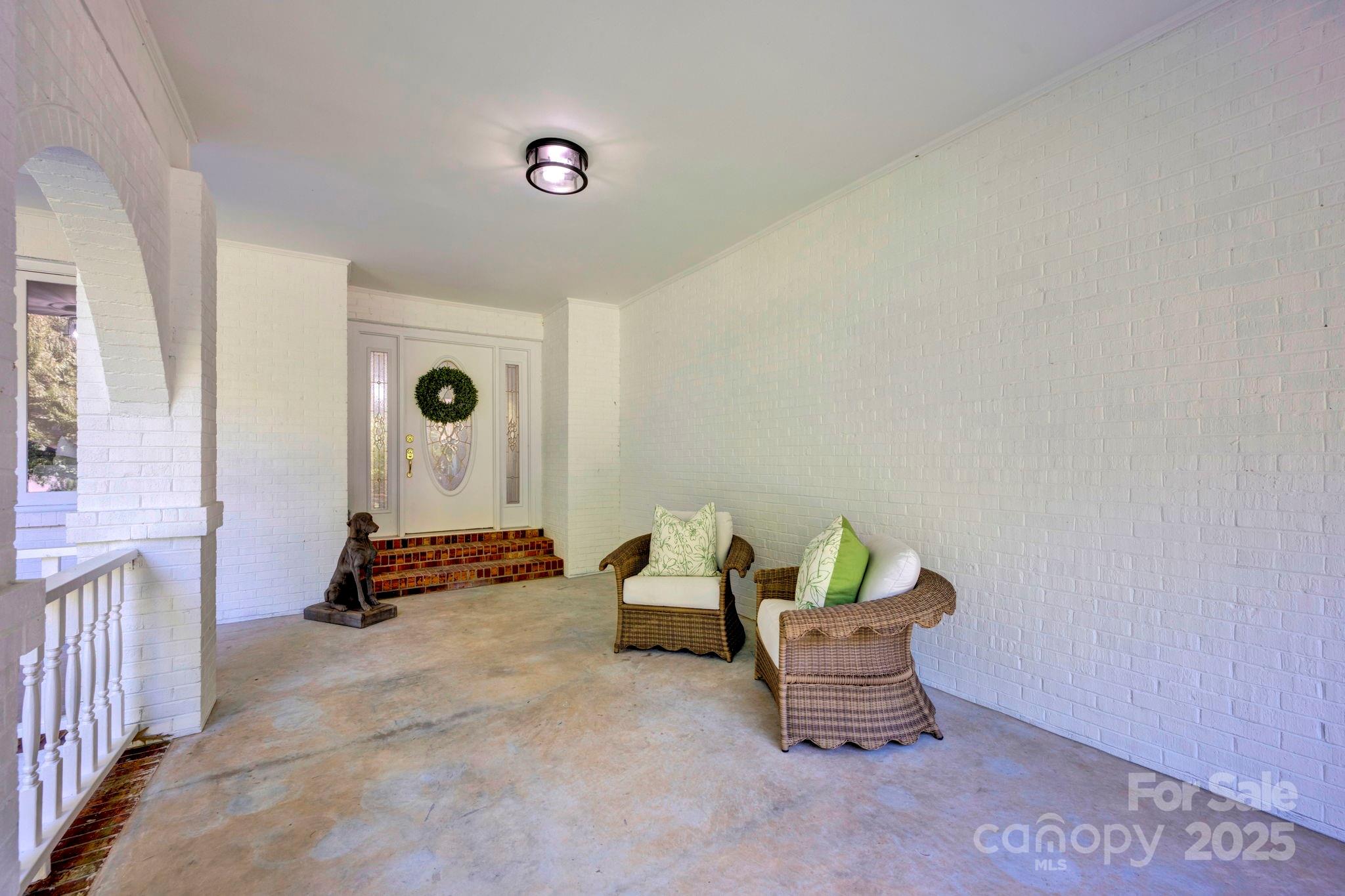 842 Ferncliff Drive
