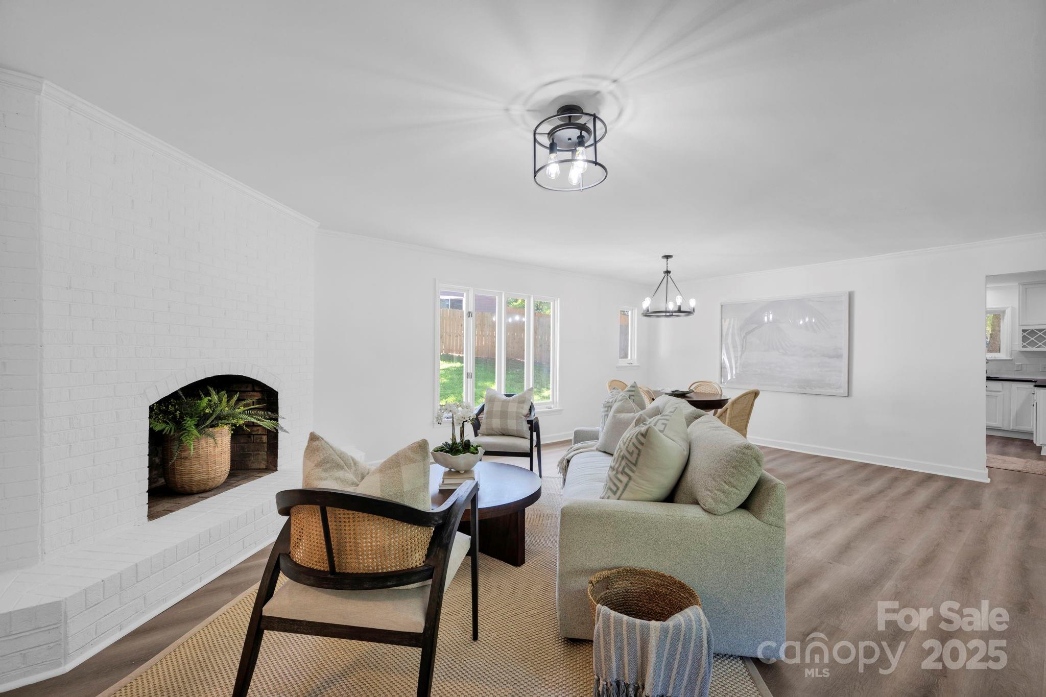 842 Ferncliff Drive