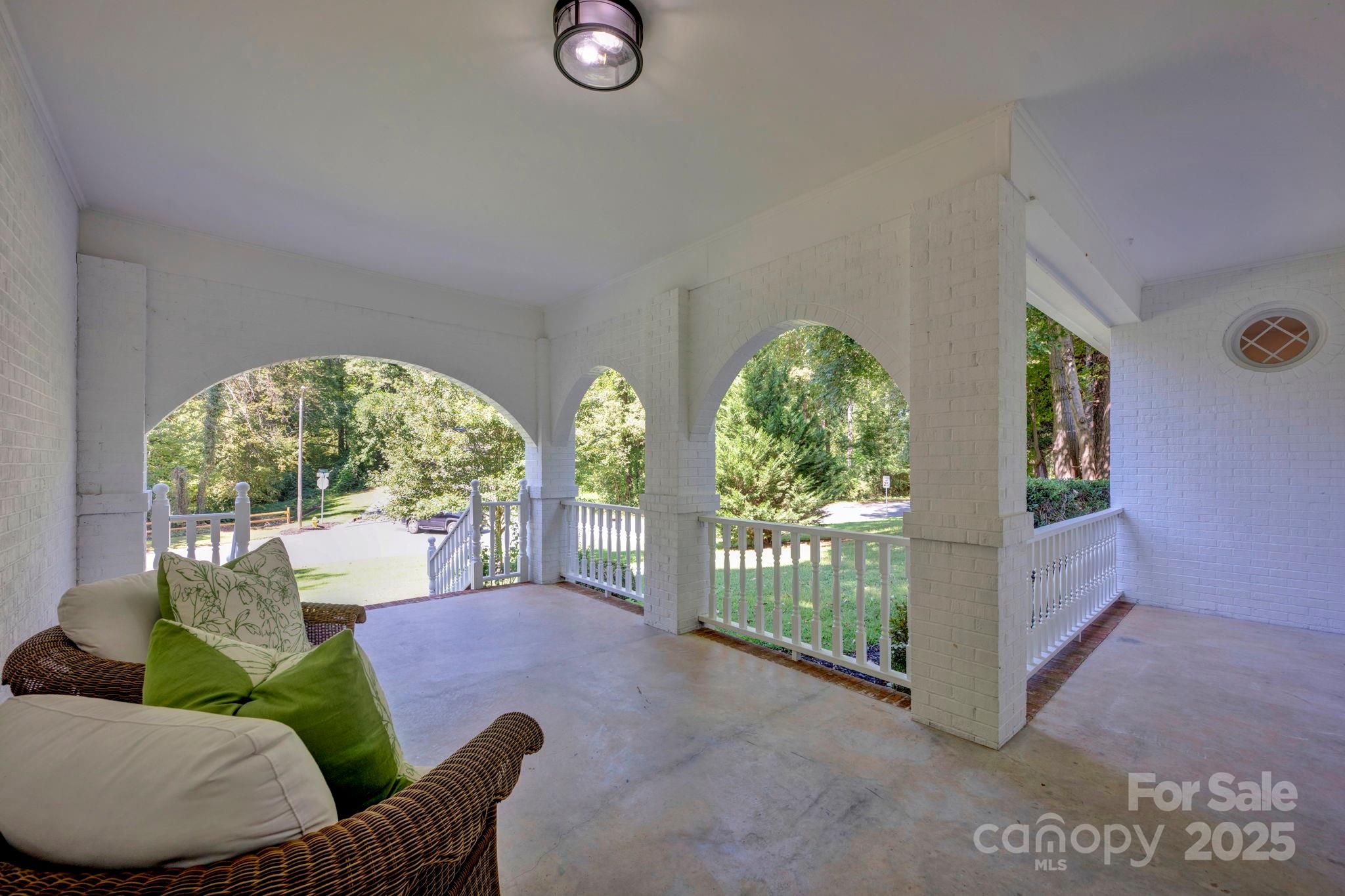 842 Ferncliff Drive