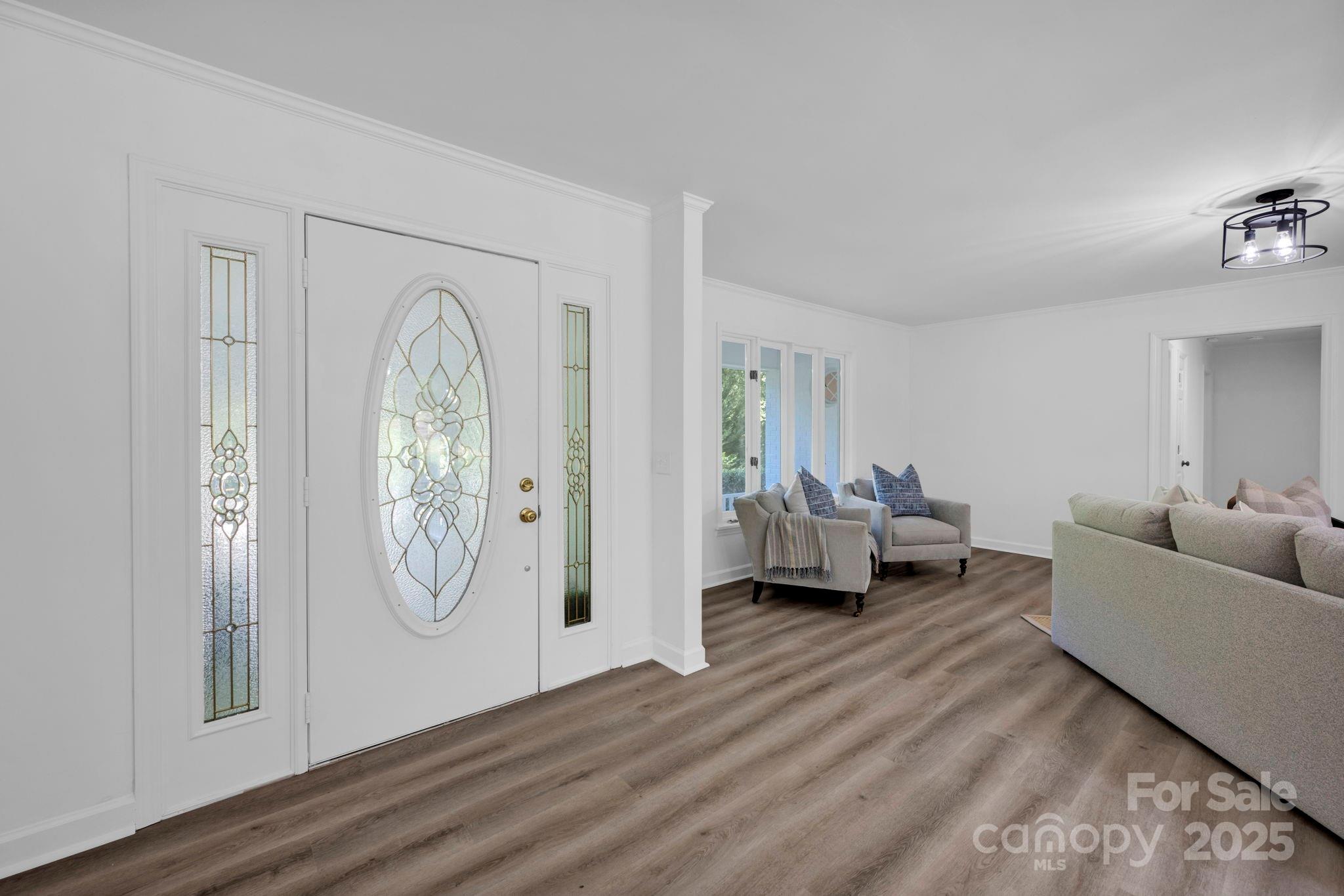 842 Ferncliff Drive