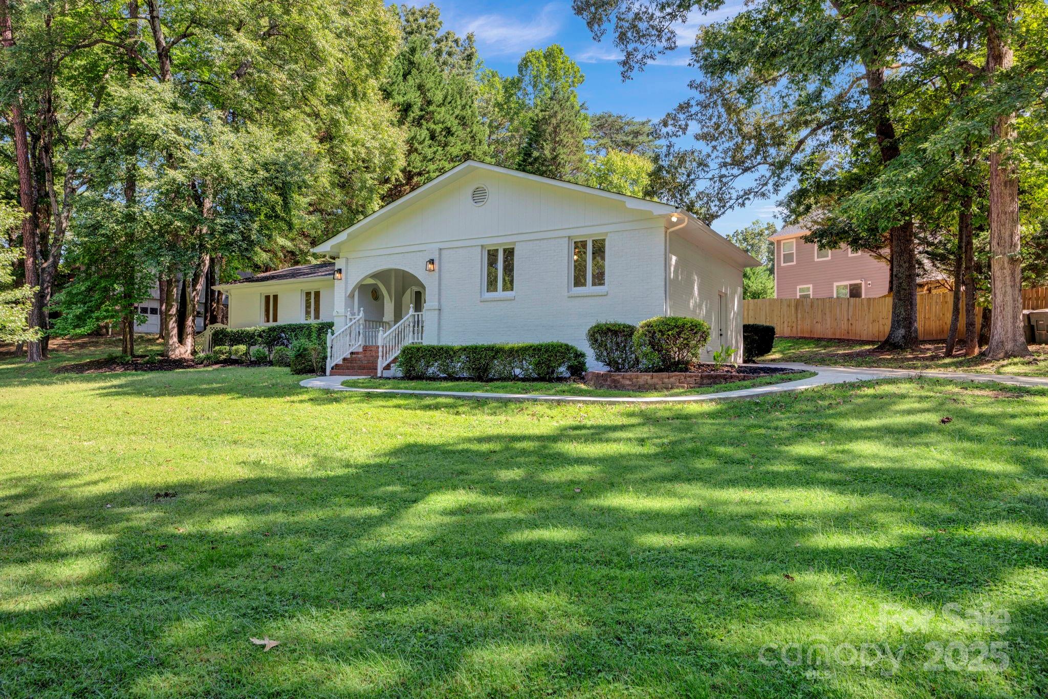 842 Ferncliff Drive