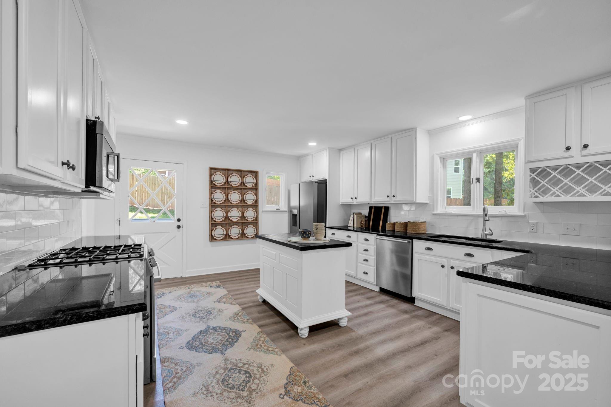 842 Ferncliff Drive