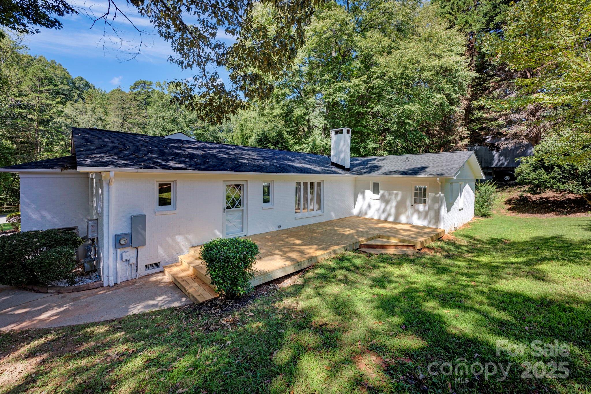 842 Ferncliff Drive