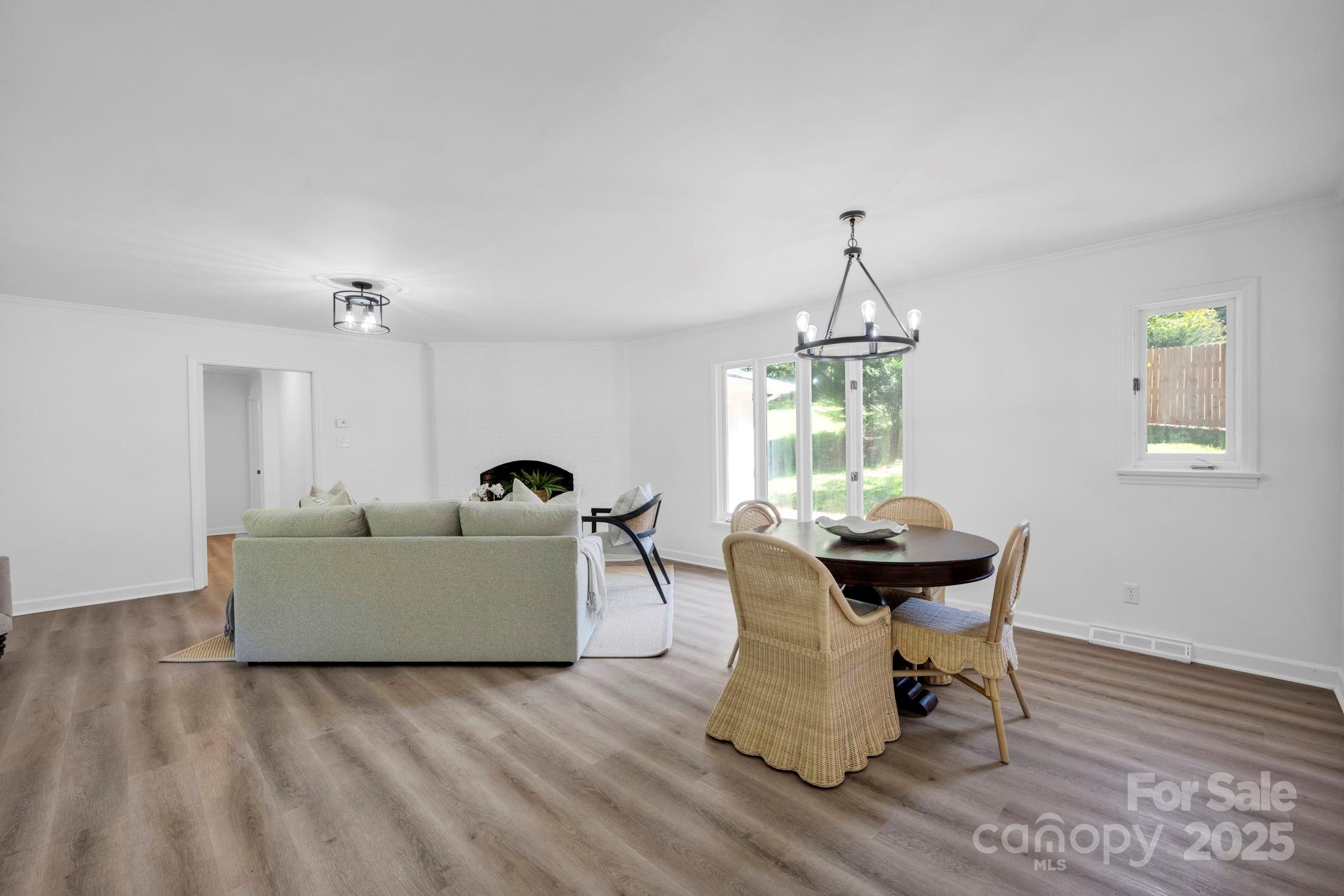 842 Ferncliff Drive