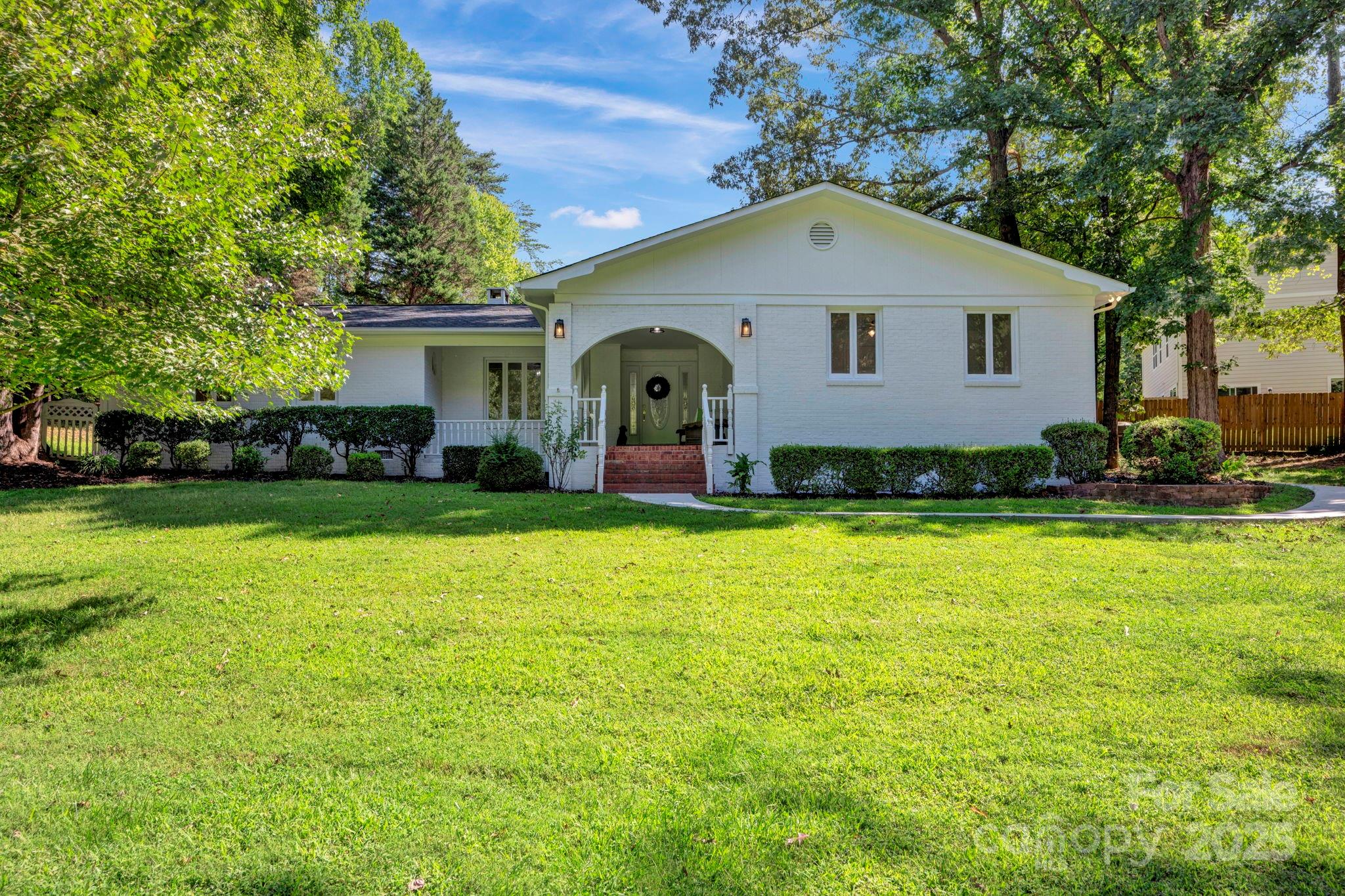 842 Ferncliff Drive