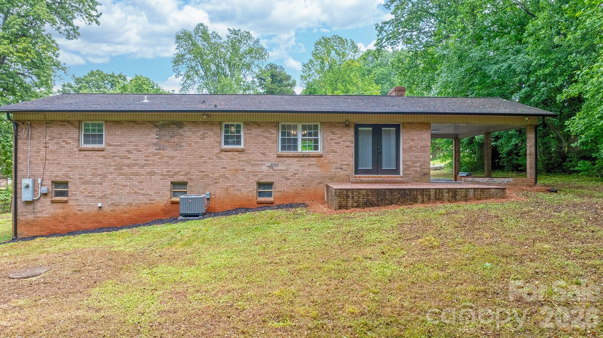 1871 Crestview Drive