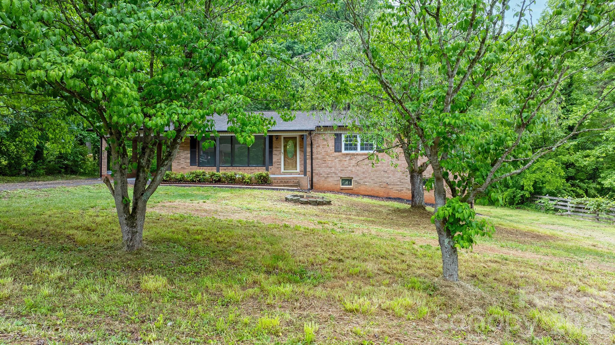 1871 Crestview Drive