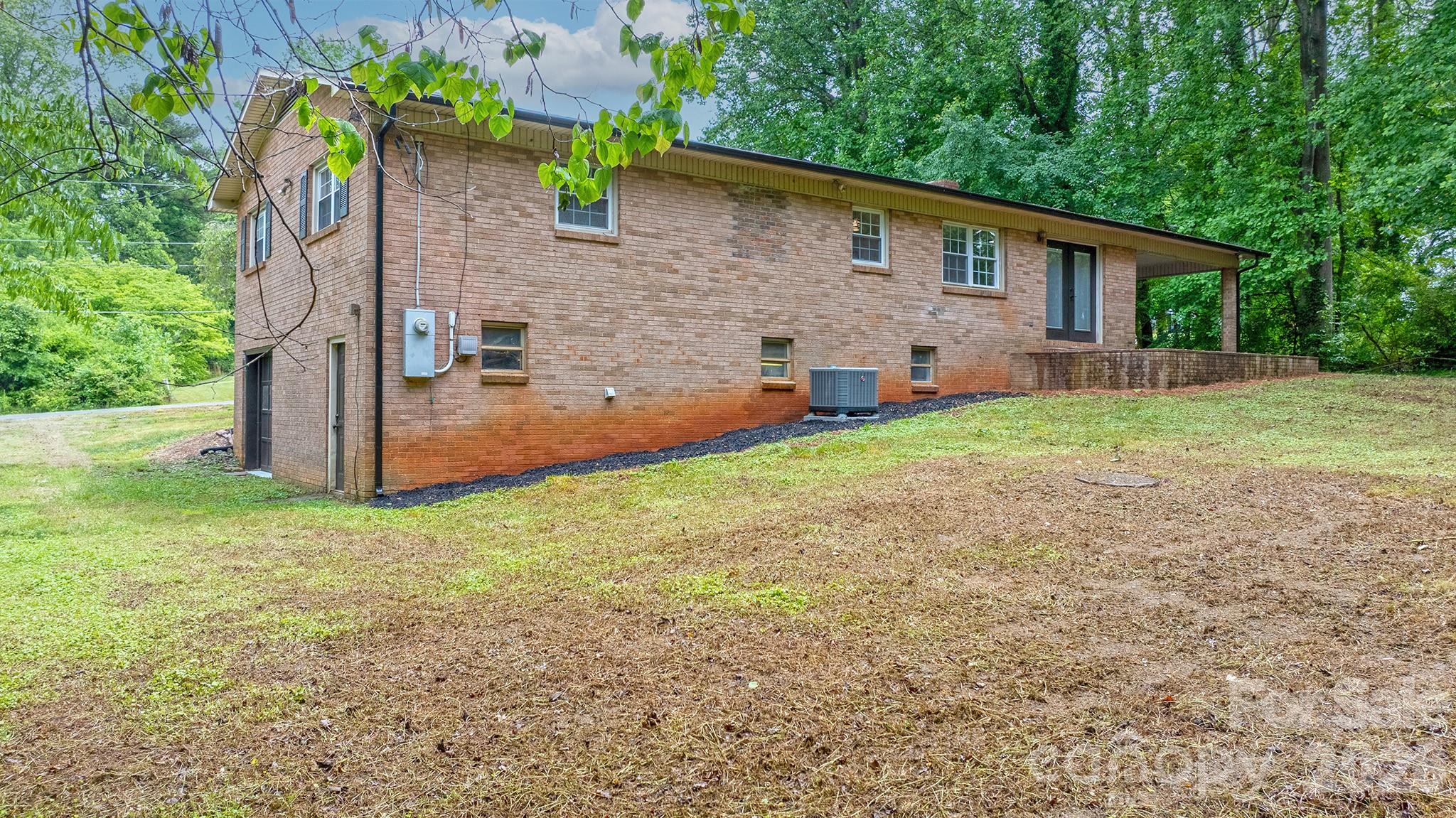 1871 Crestview Drive