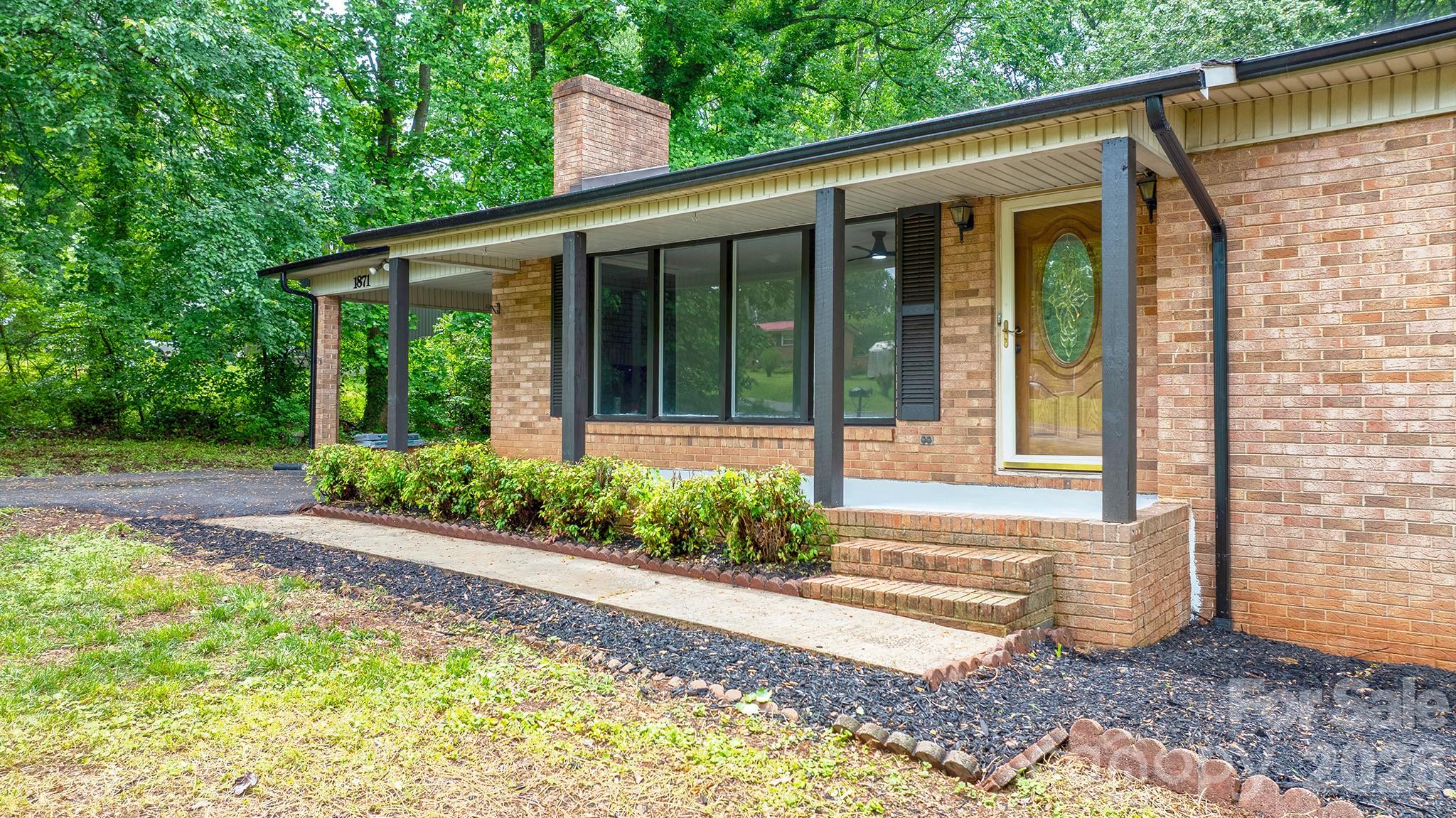 1871 Crestview Drive