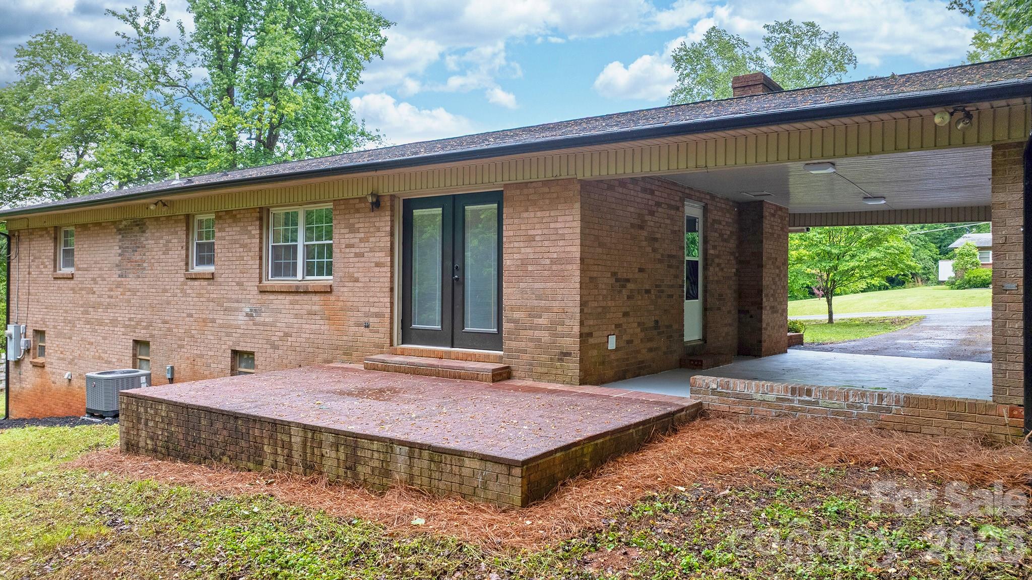 1871 Crestview Drive