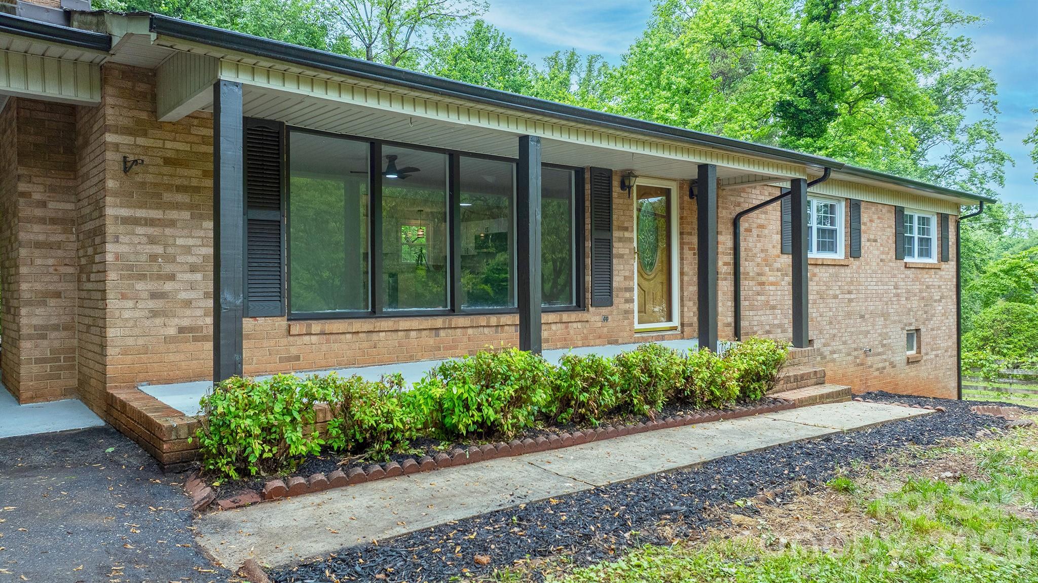 1871 Crestview Drive