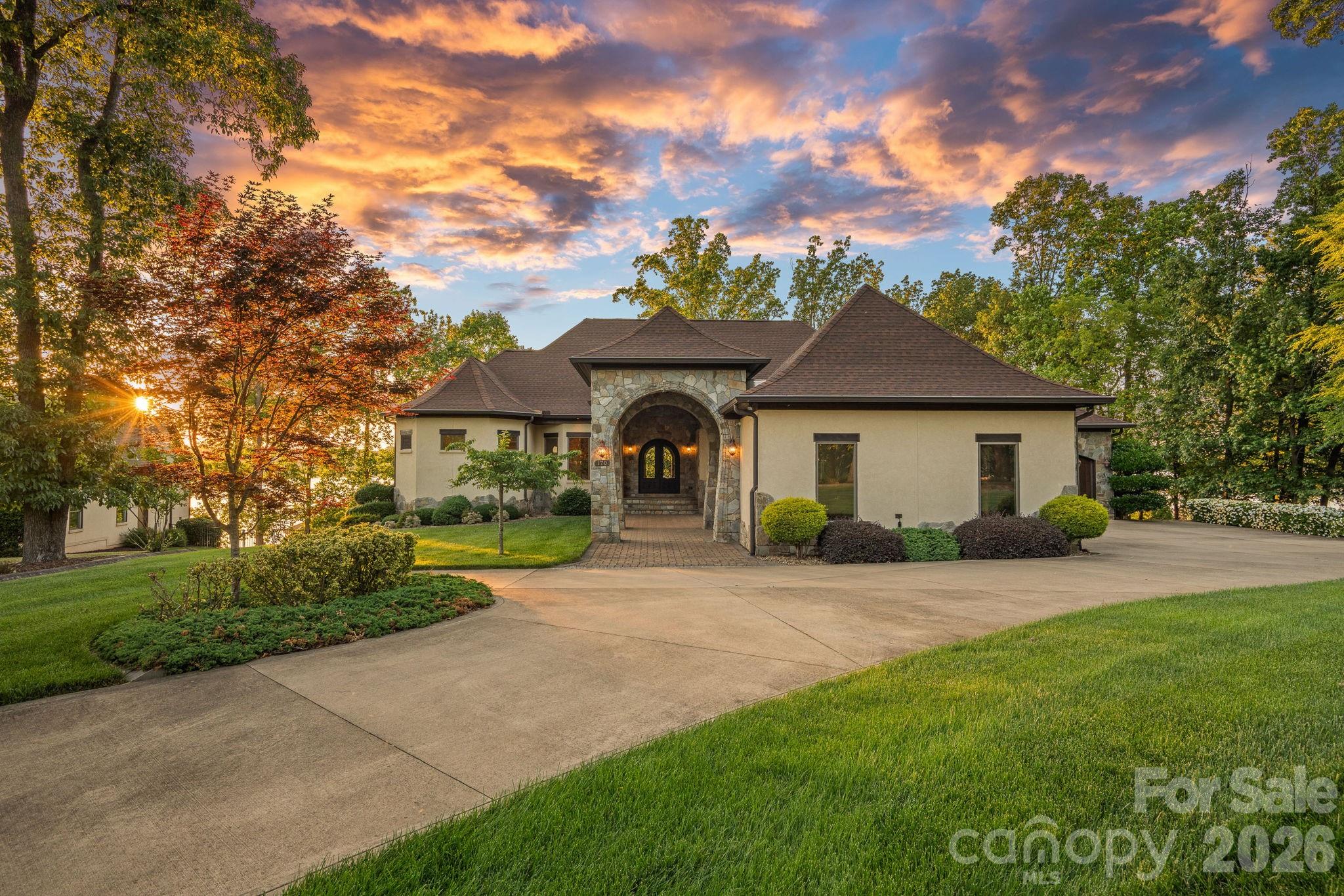 170 Fawn Lane
