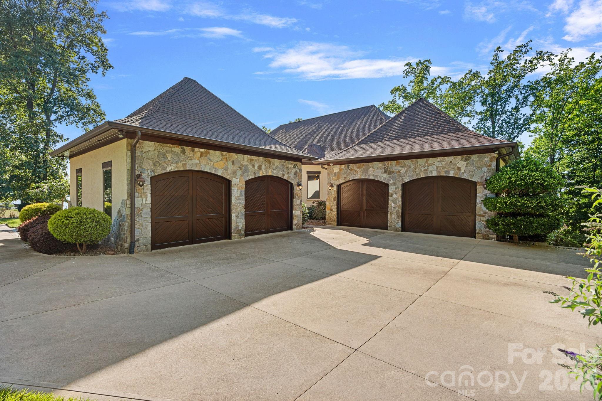 170 Fawn Lane