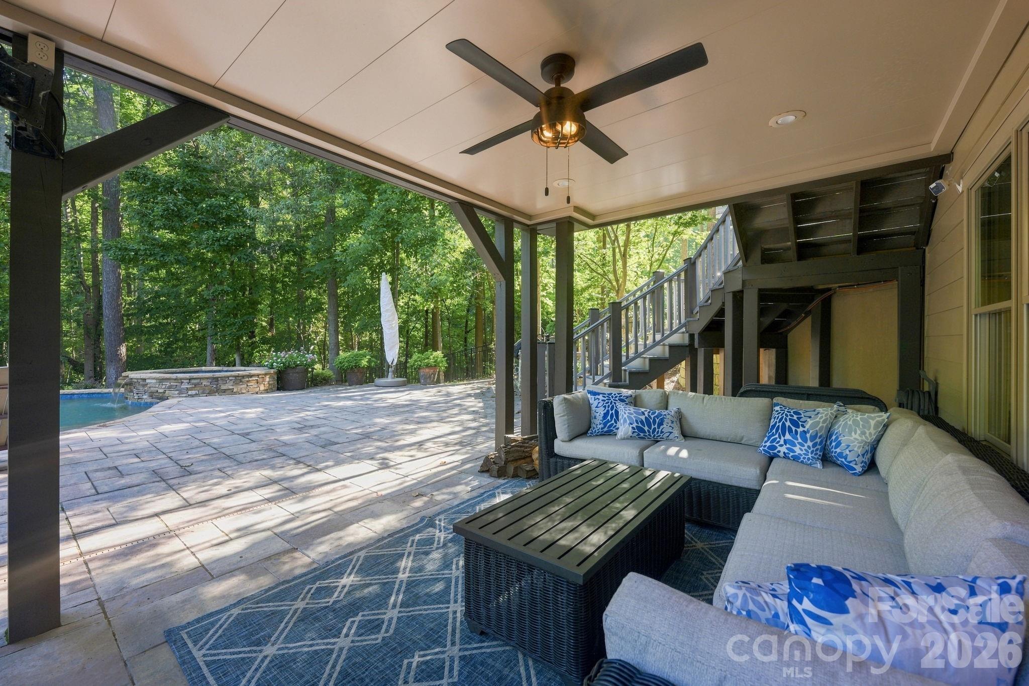 121 E Callicutt Trail