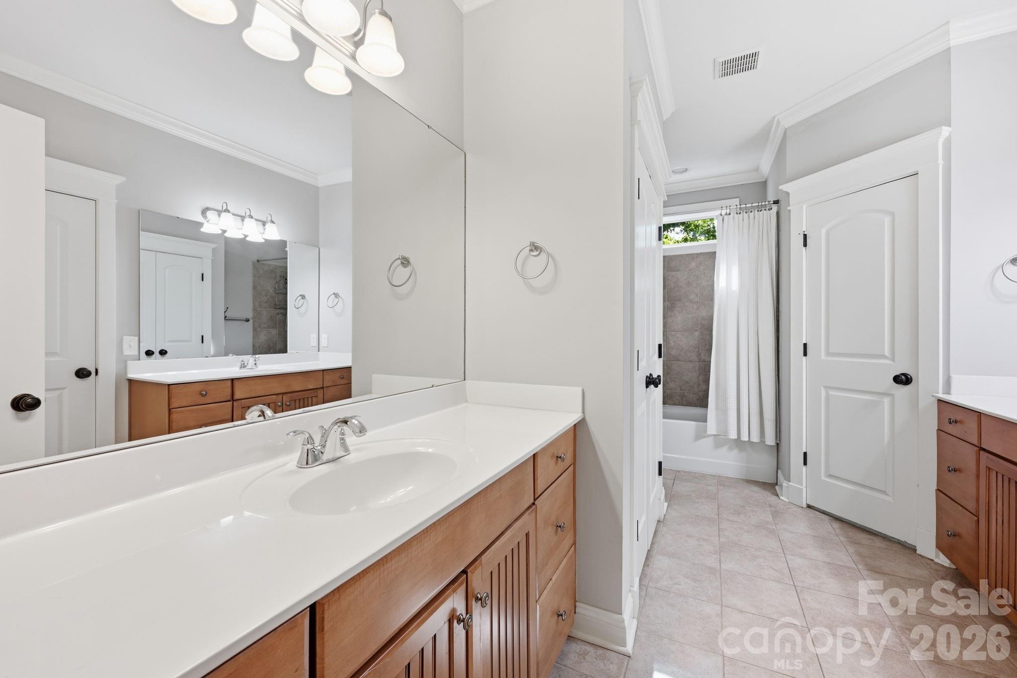 121 E Callicutt Trail