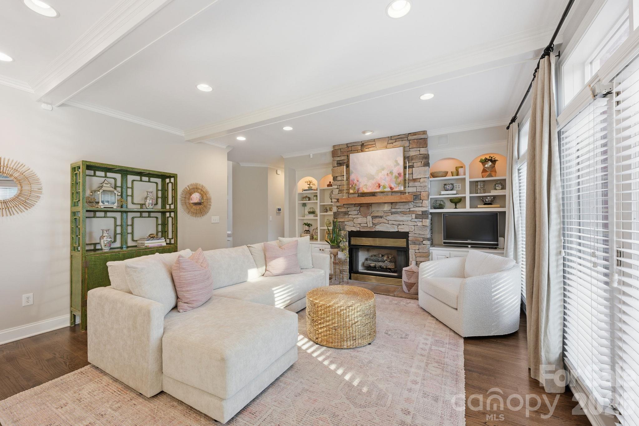105 Kings Crest Drive