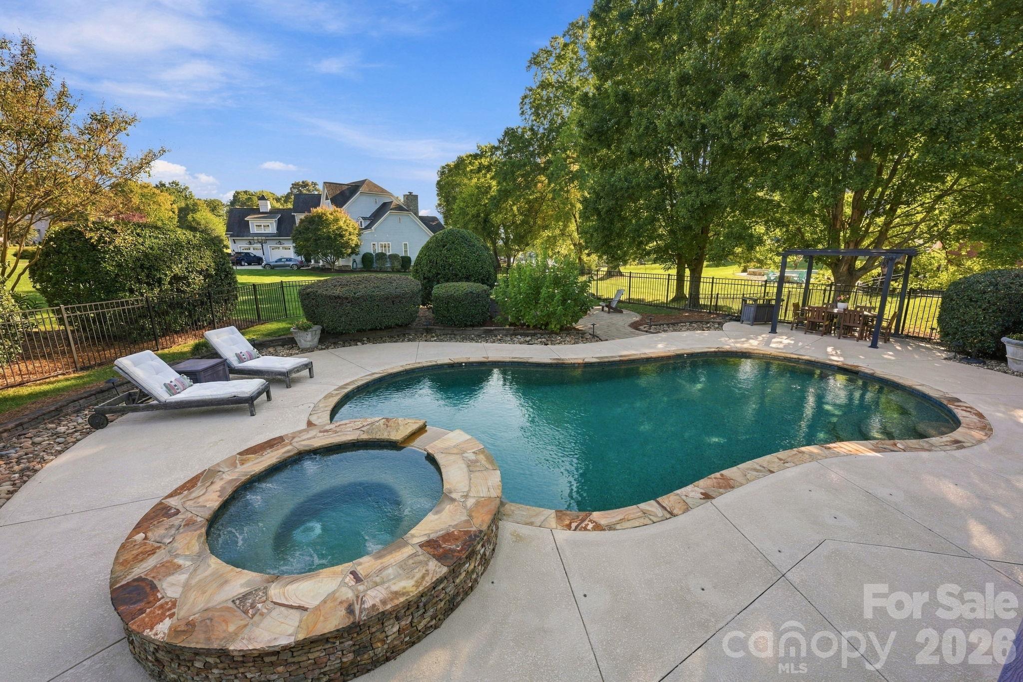 105 Kings Crest Drive