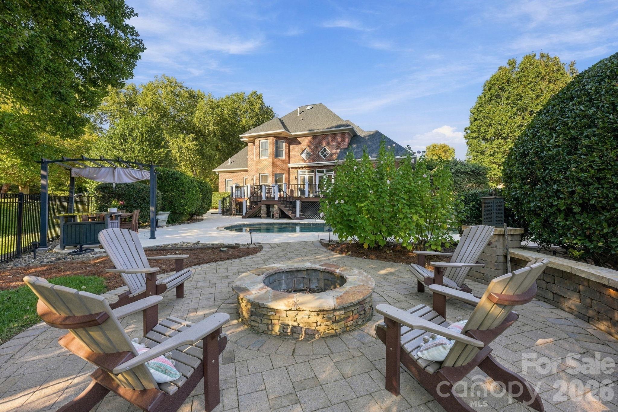 105 Kings Crest Drive