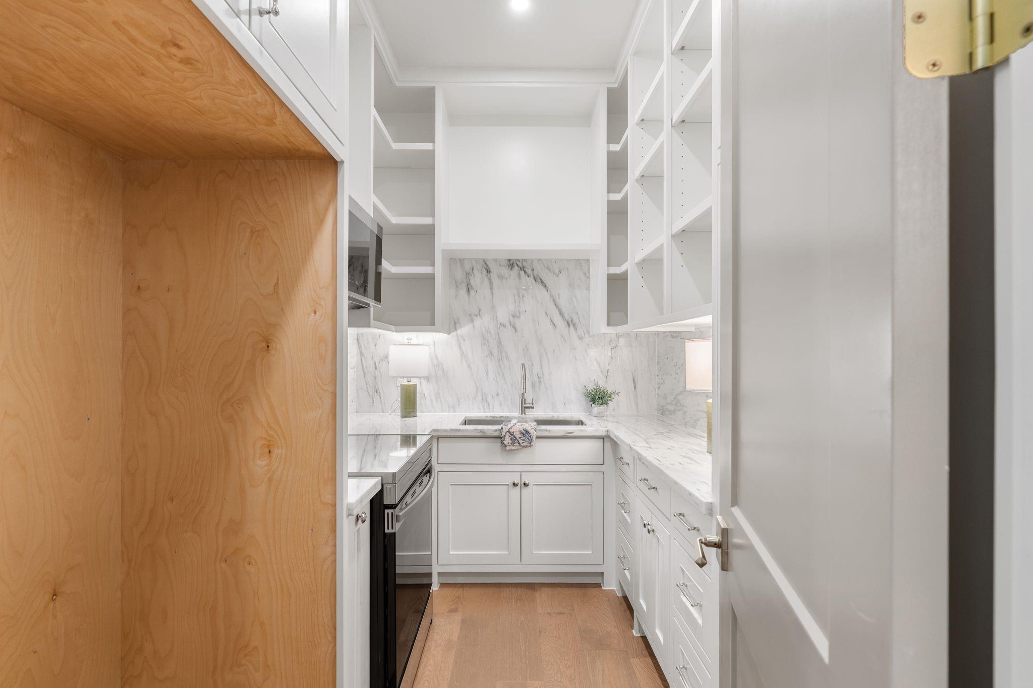 7002 Bowie Court