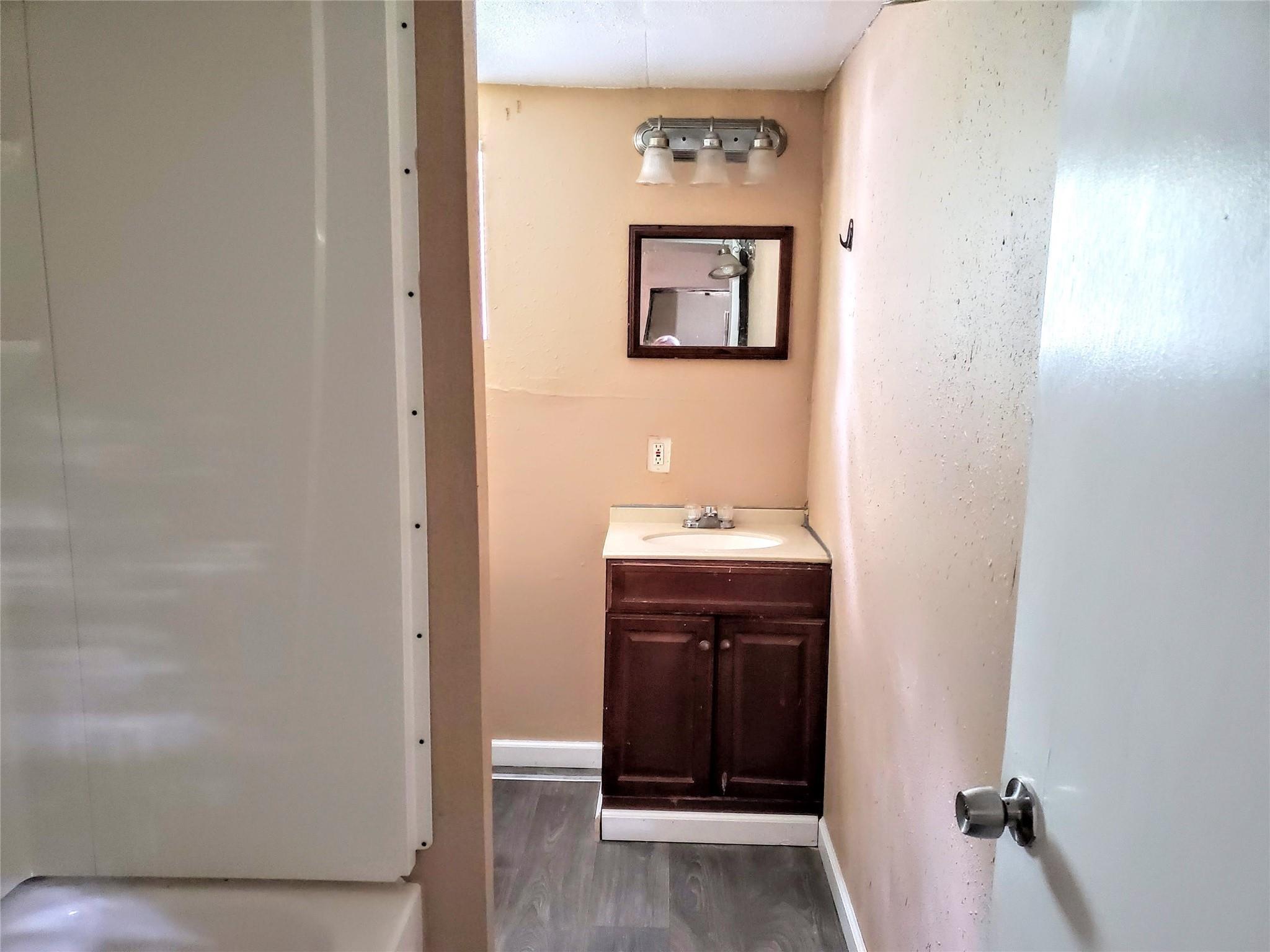 886 Queenswood