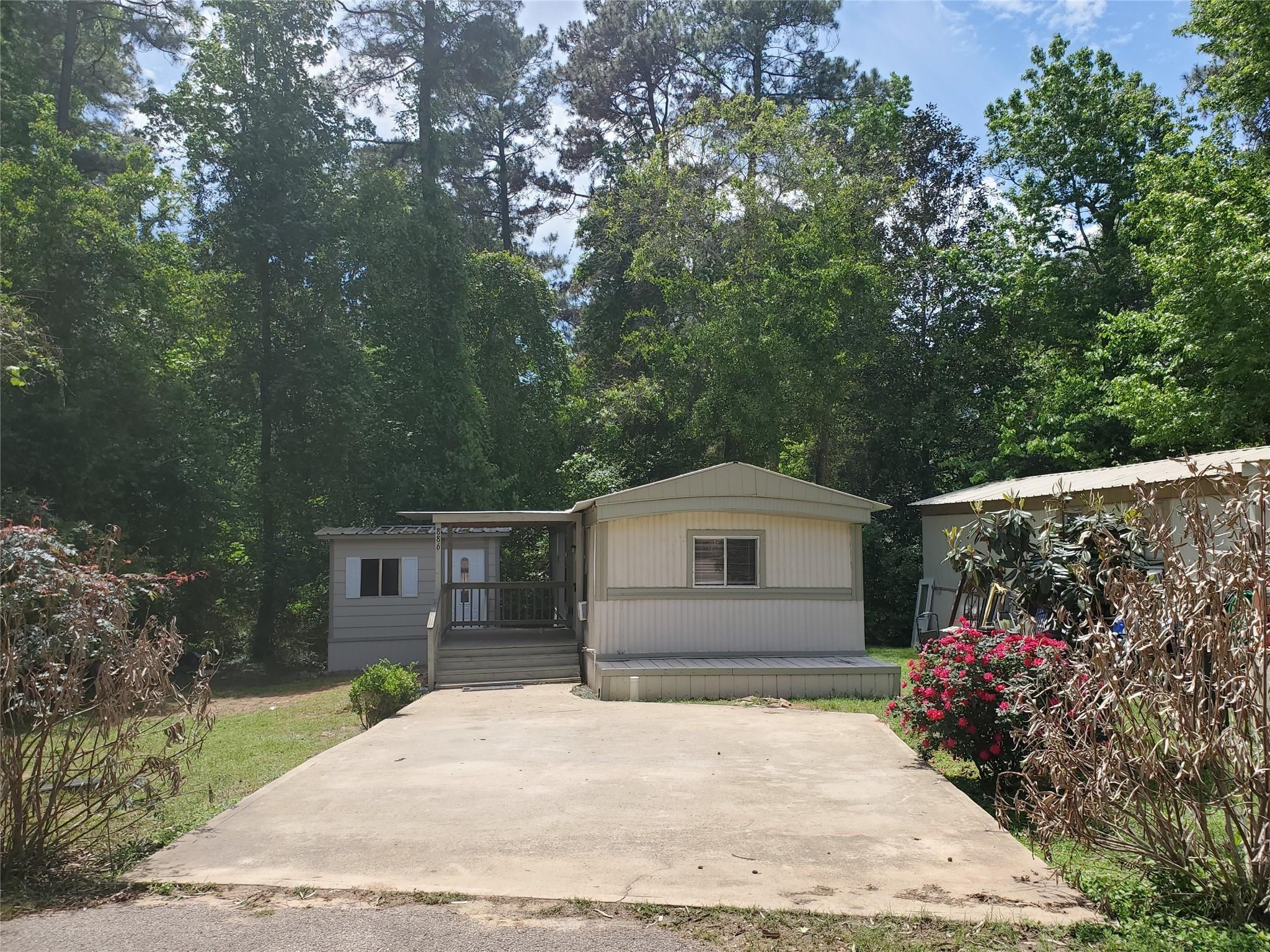 886 Queenswood