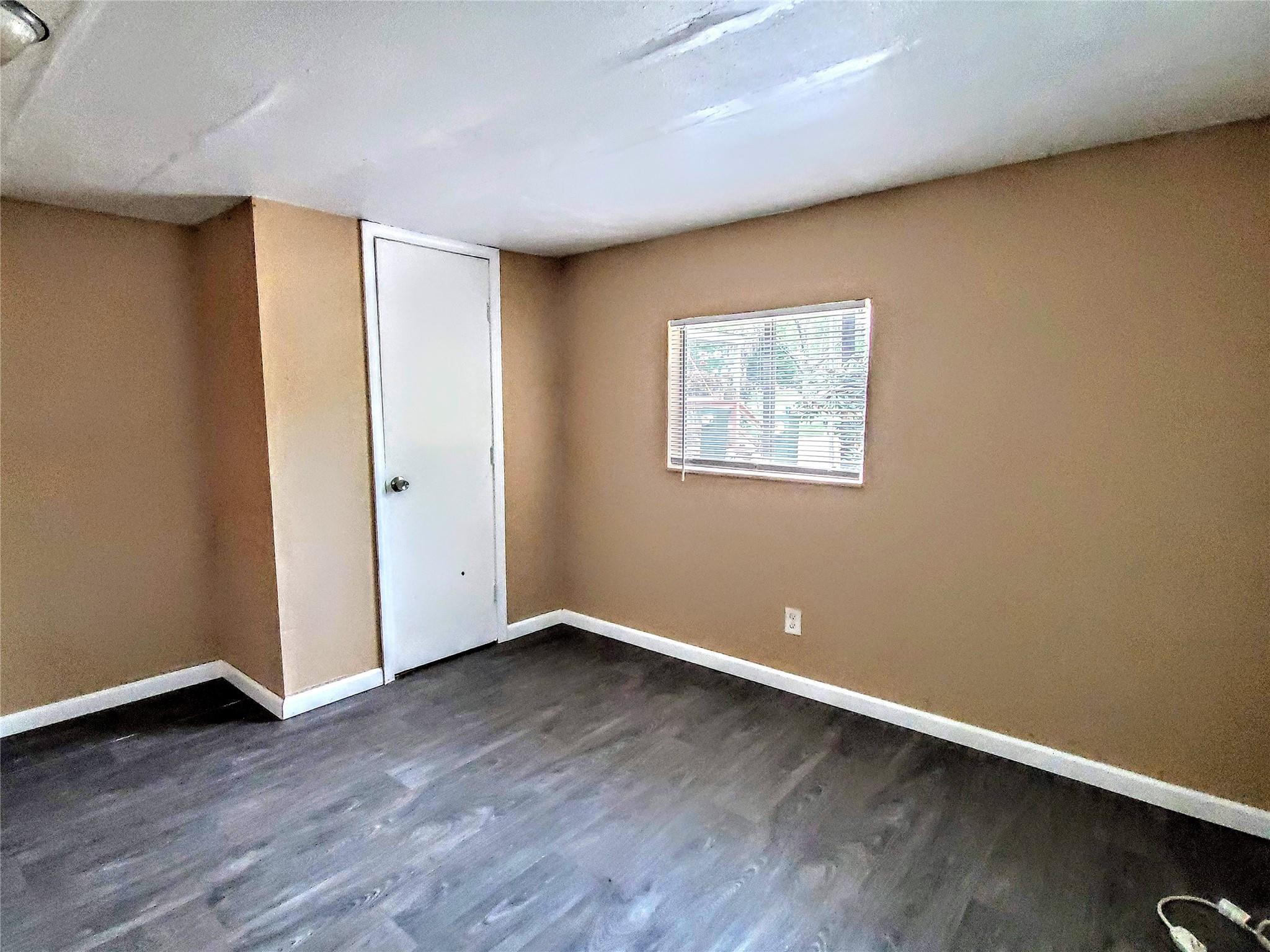 886 Queenswood