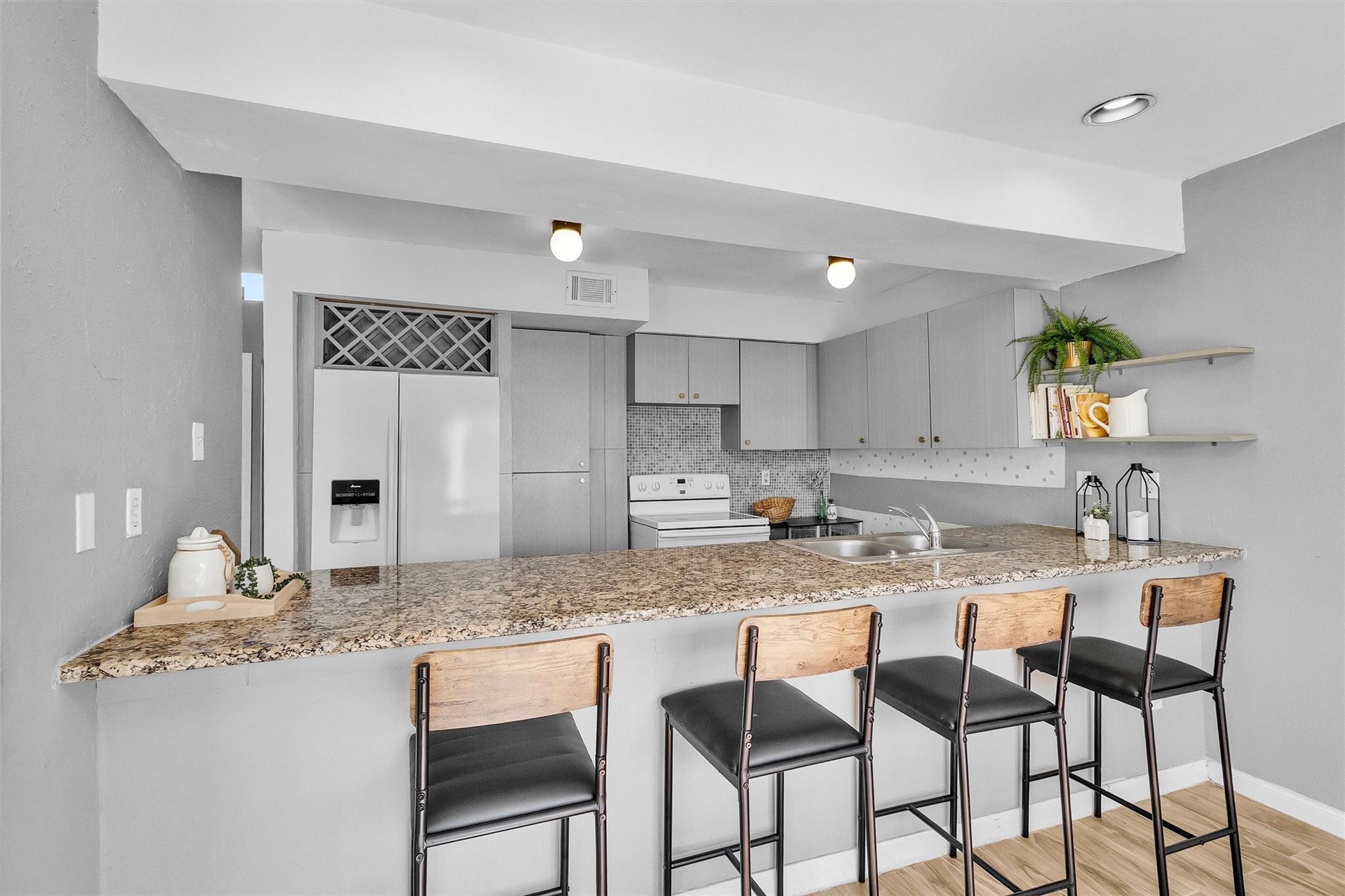 12243 Glenview Drive