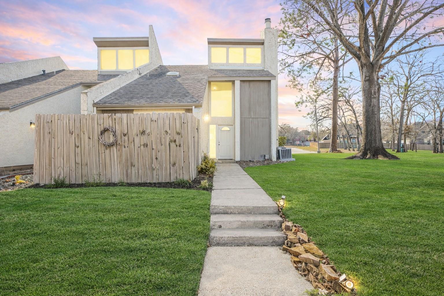 12243 Glenview Drive