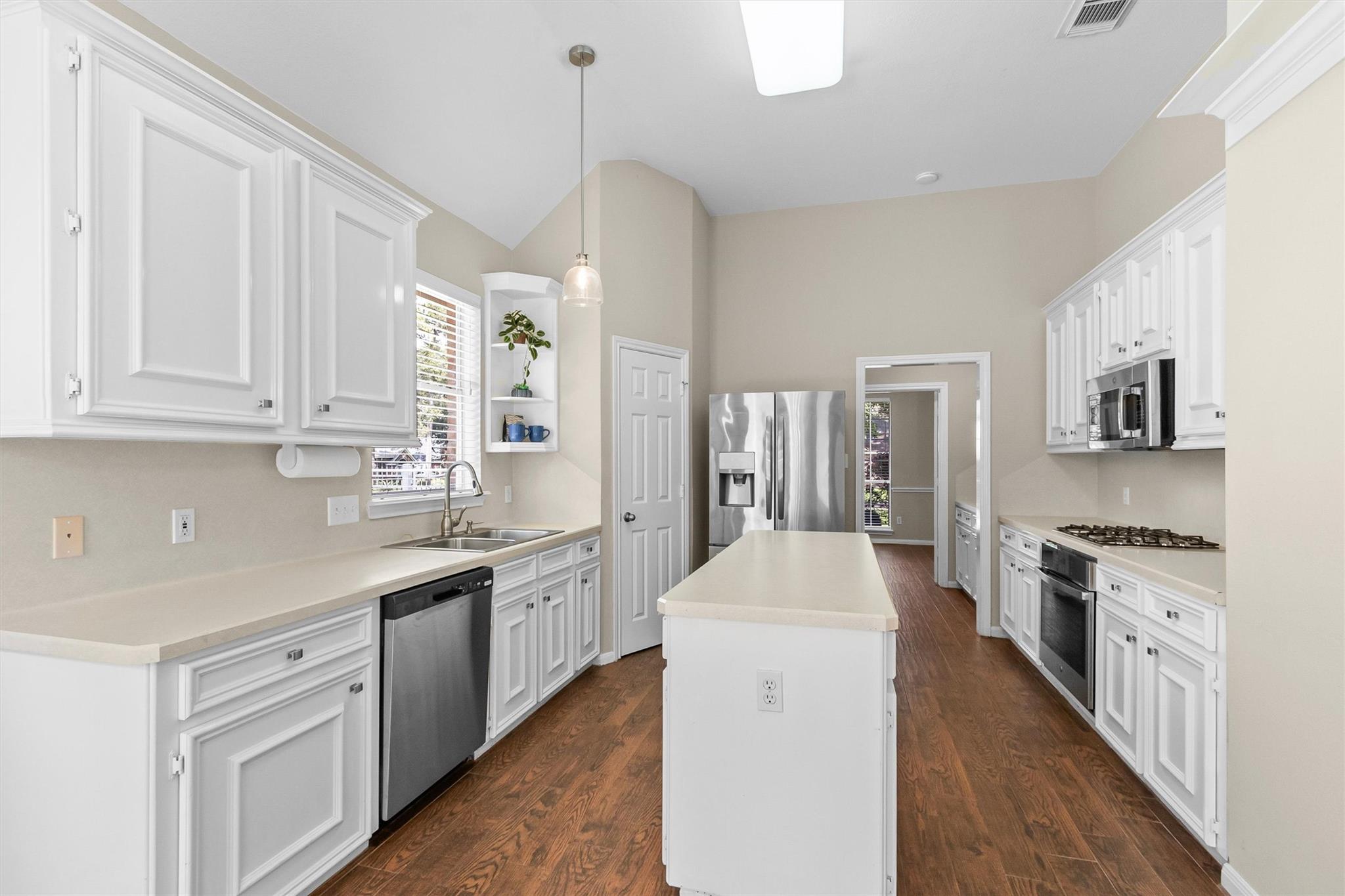 712 Forest Lane Drive