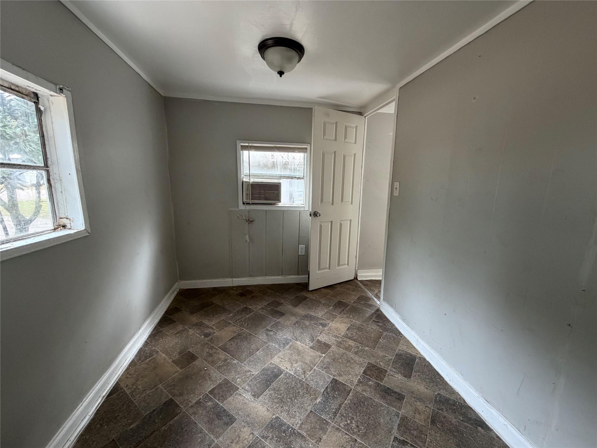 914 Queenswood