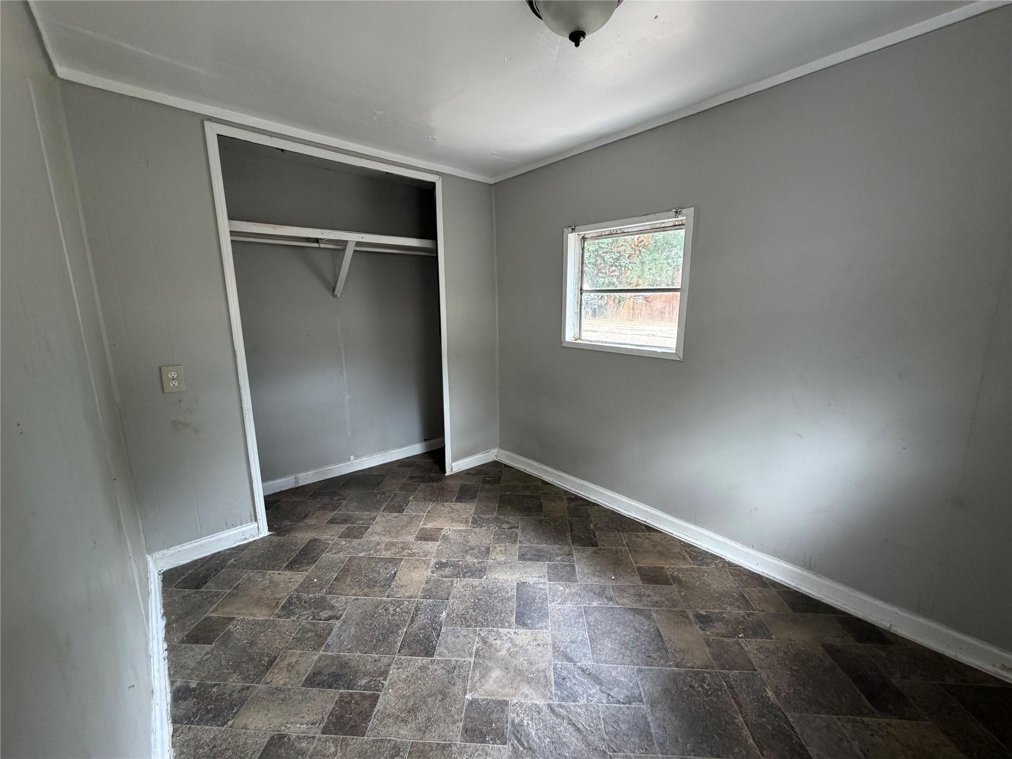 914 Queenswood