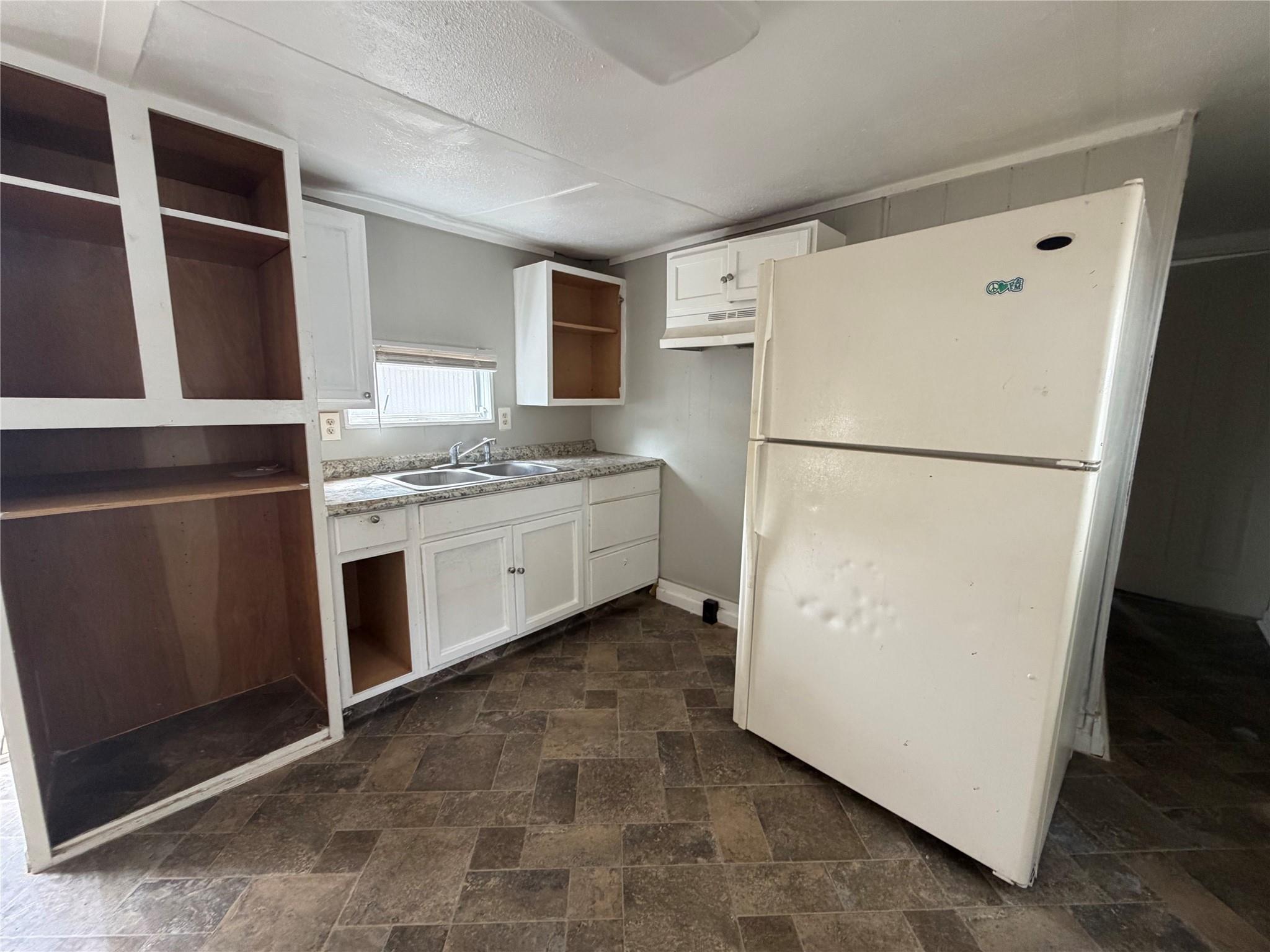 914 Queenswood