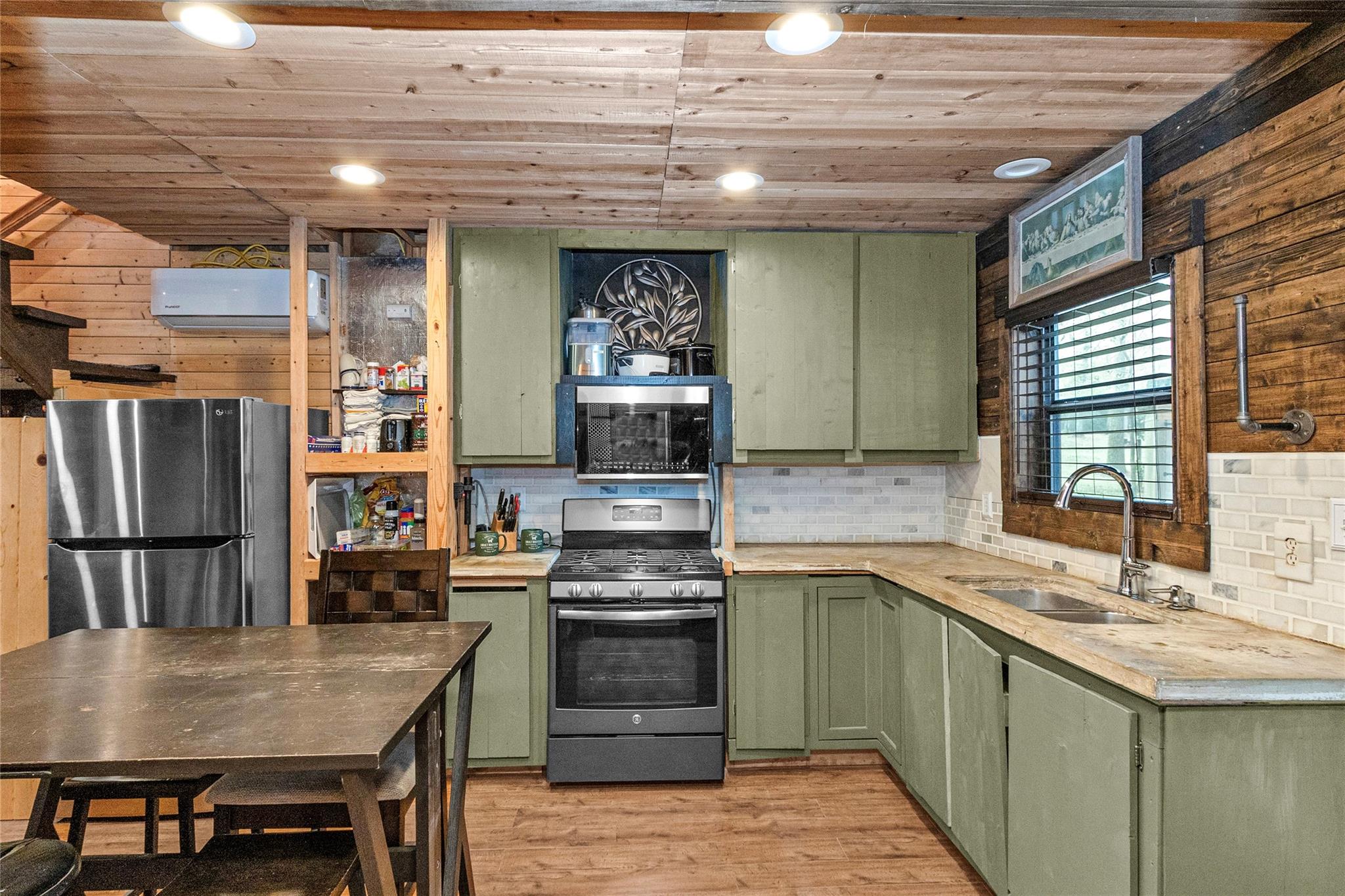7261 Forest Hills Drive