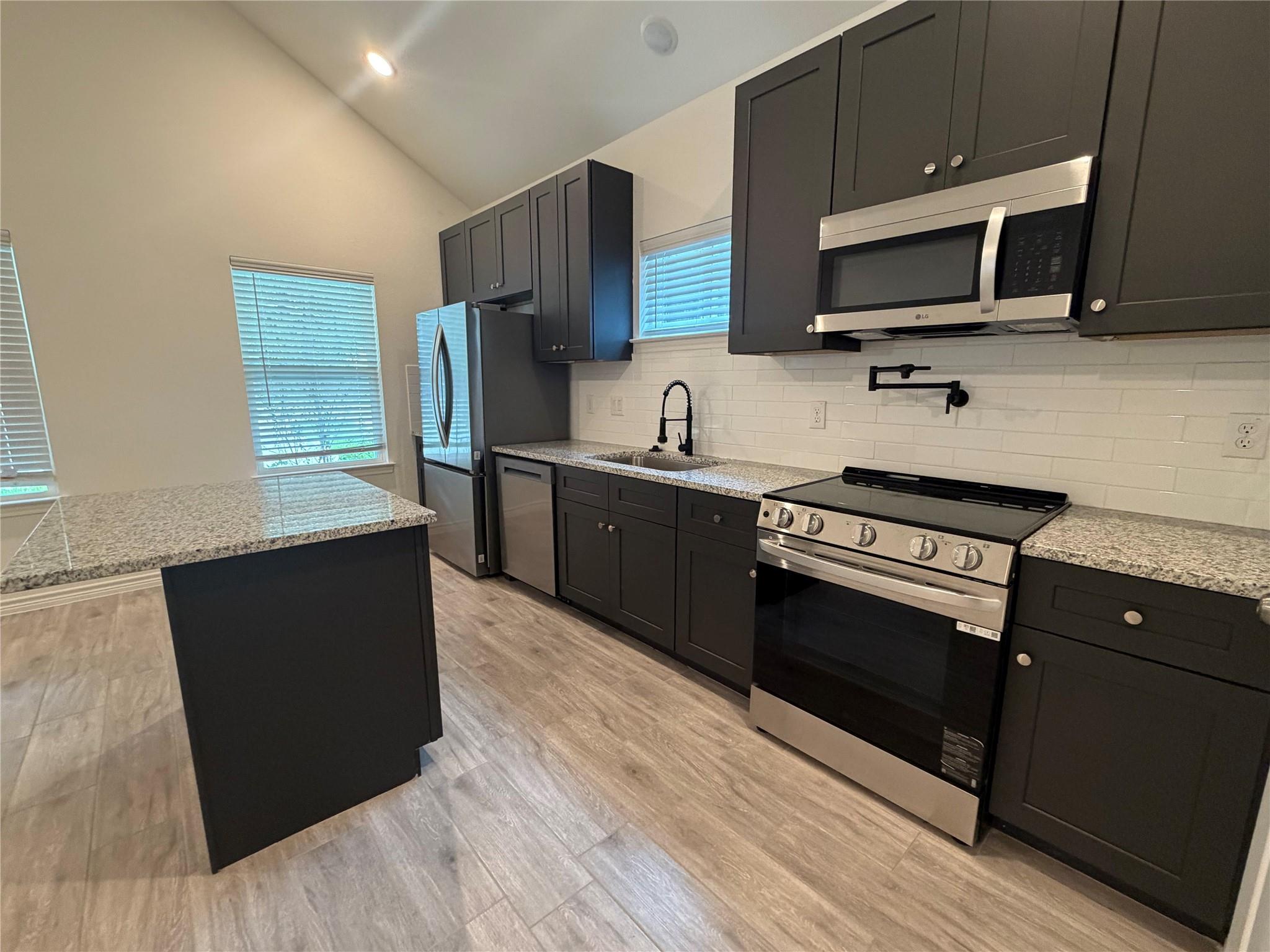 16980 Kempwood