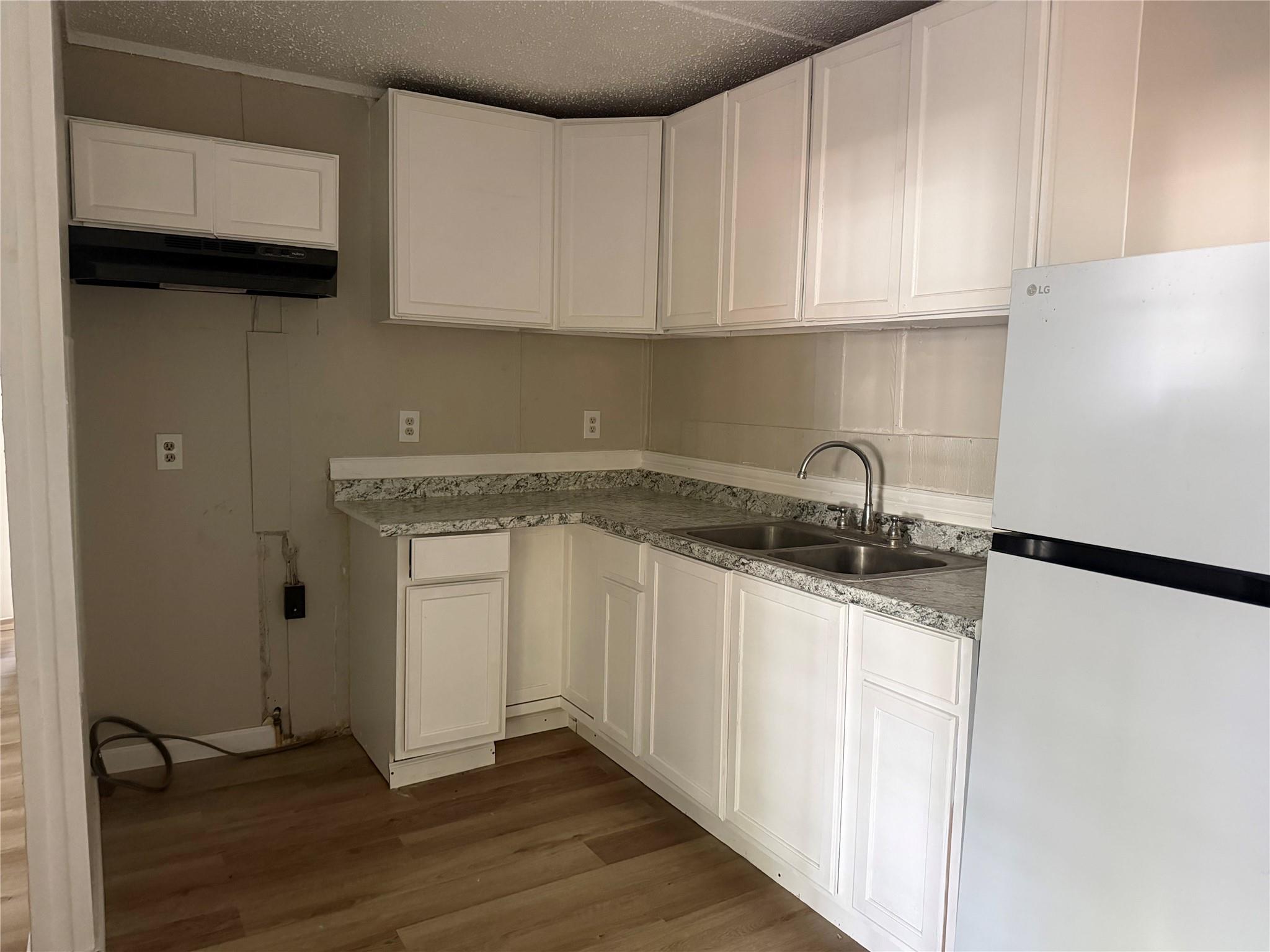 910 Queenswood
