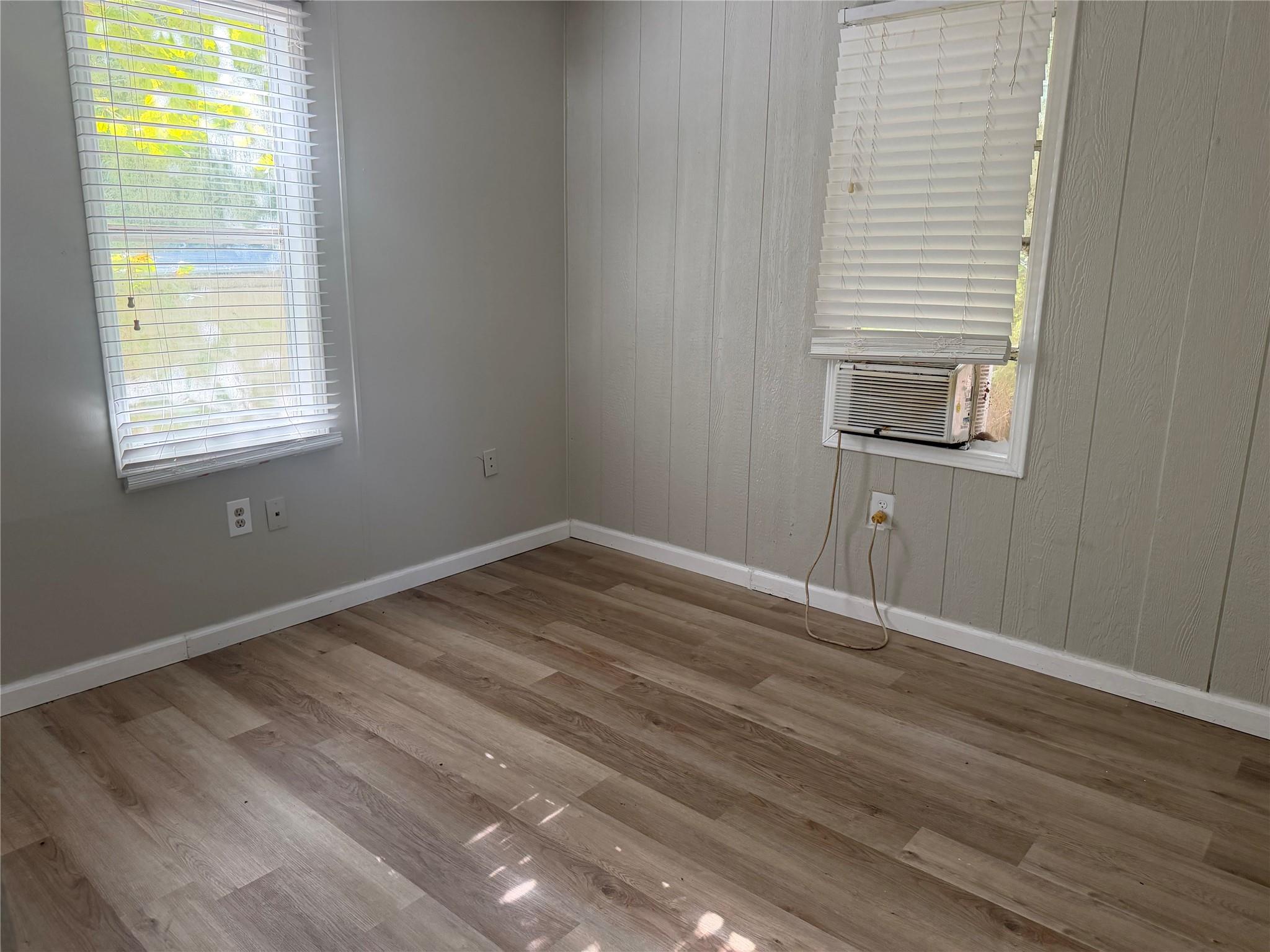 910 Queenswood
