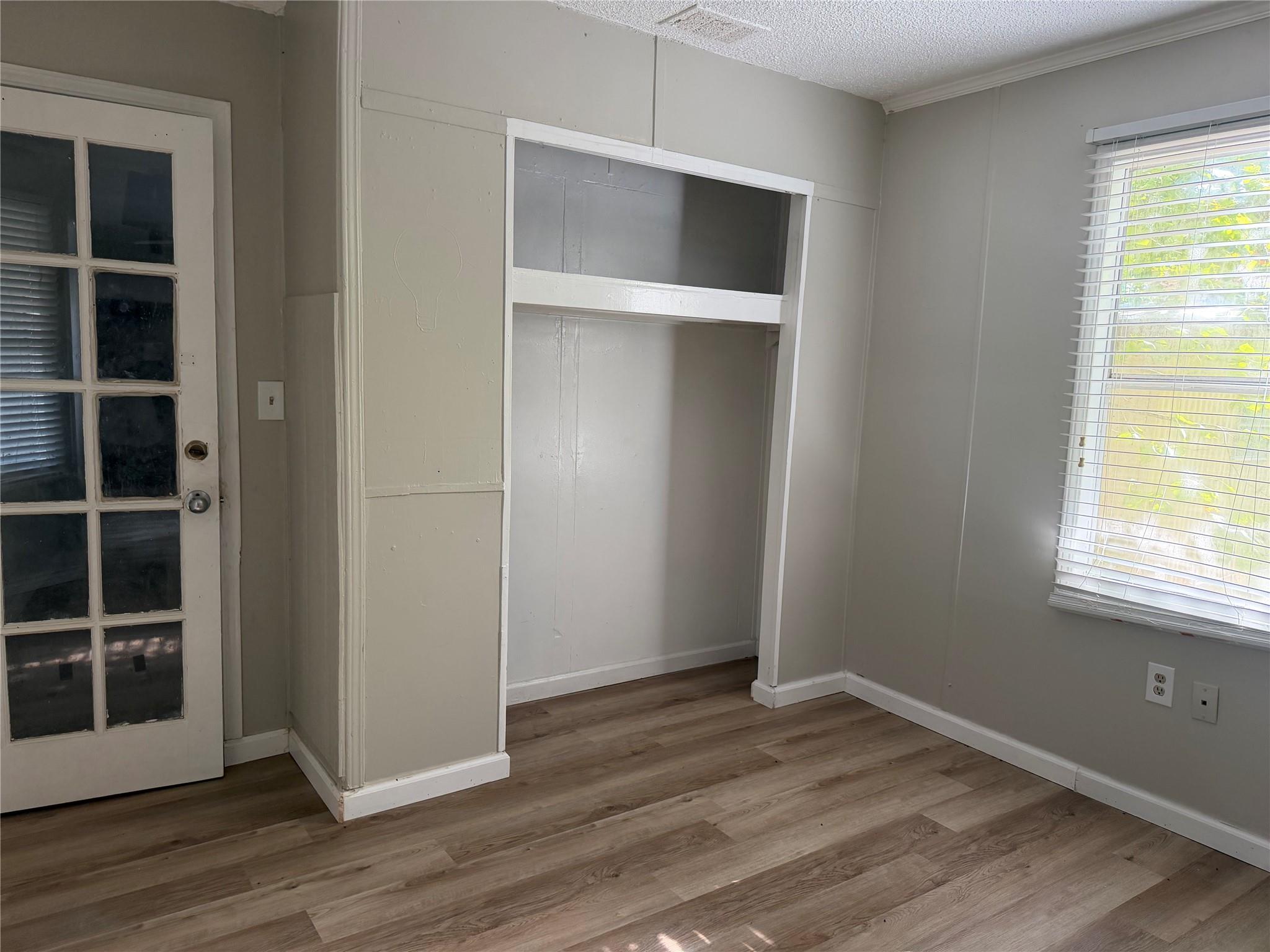 910 Queenswood