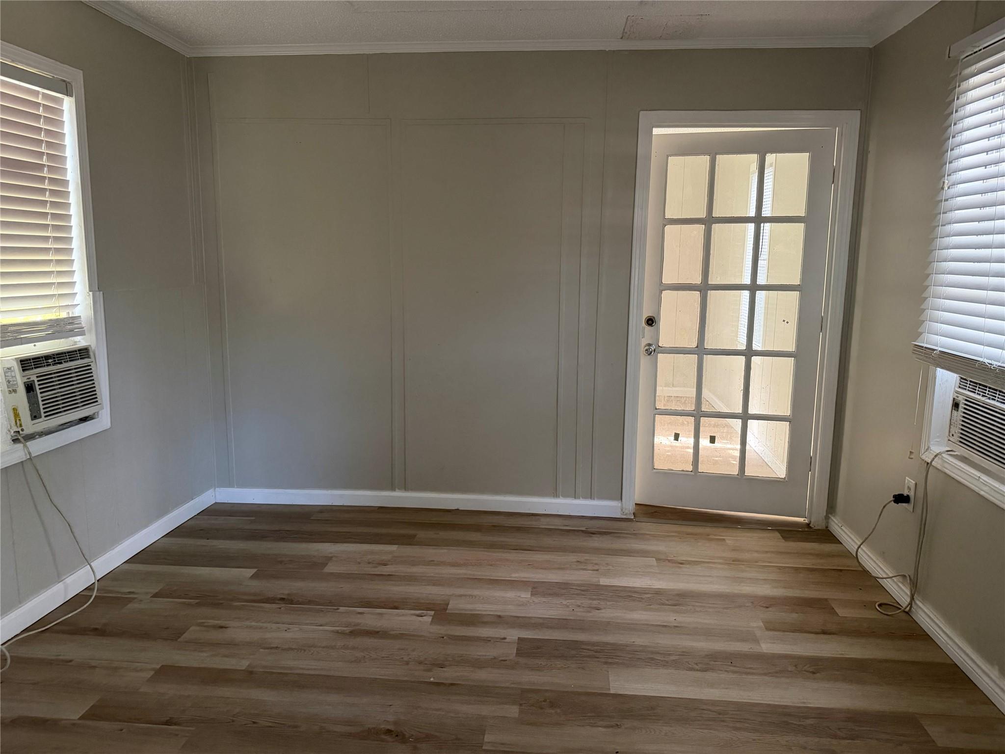 910 Queenswood