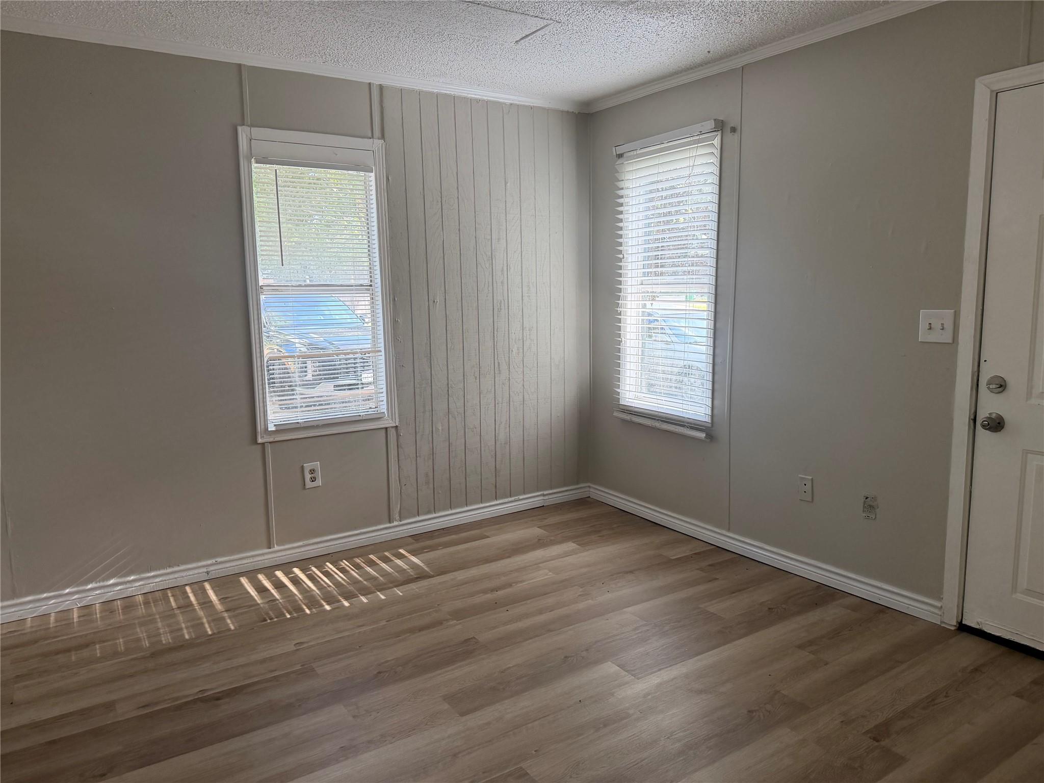 910 Queenswood