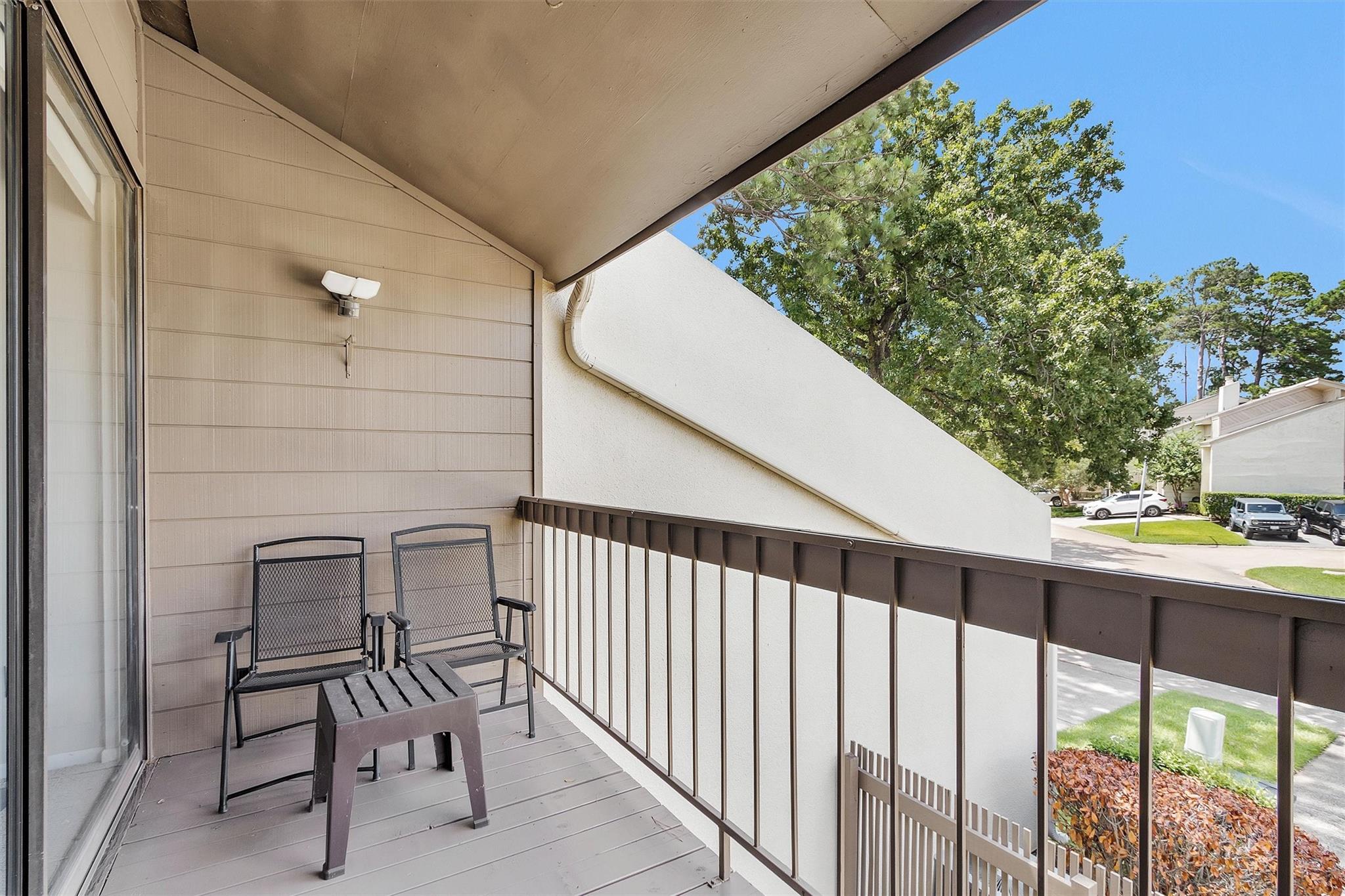 4006 Knollcrest Drive
