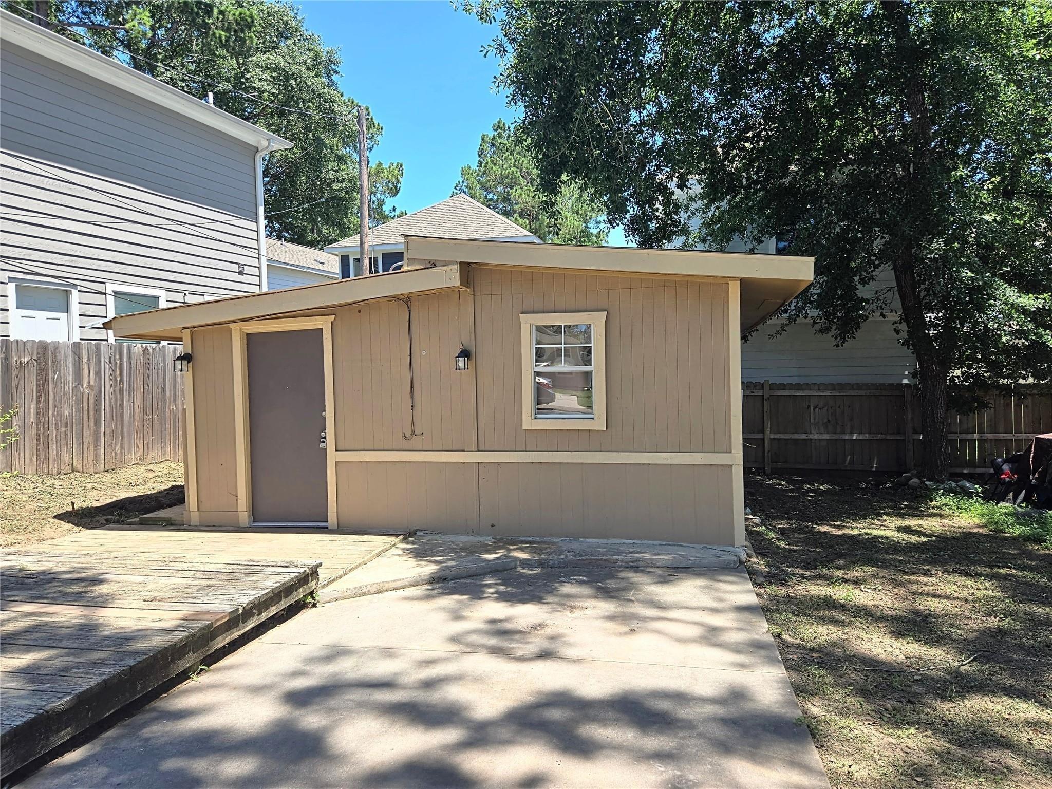 16701 Meadowcroft