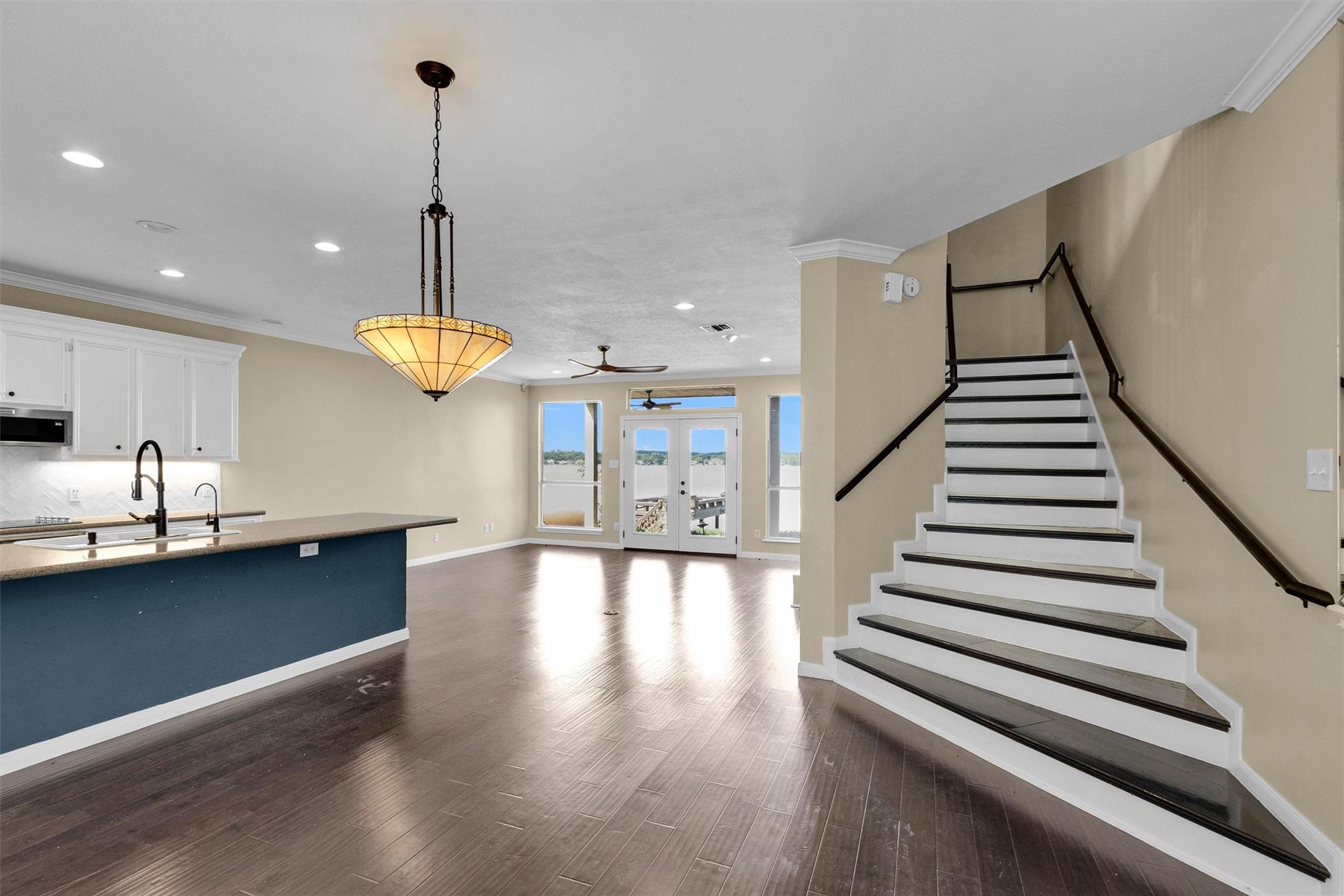 1130 Lake View Drive