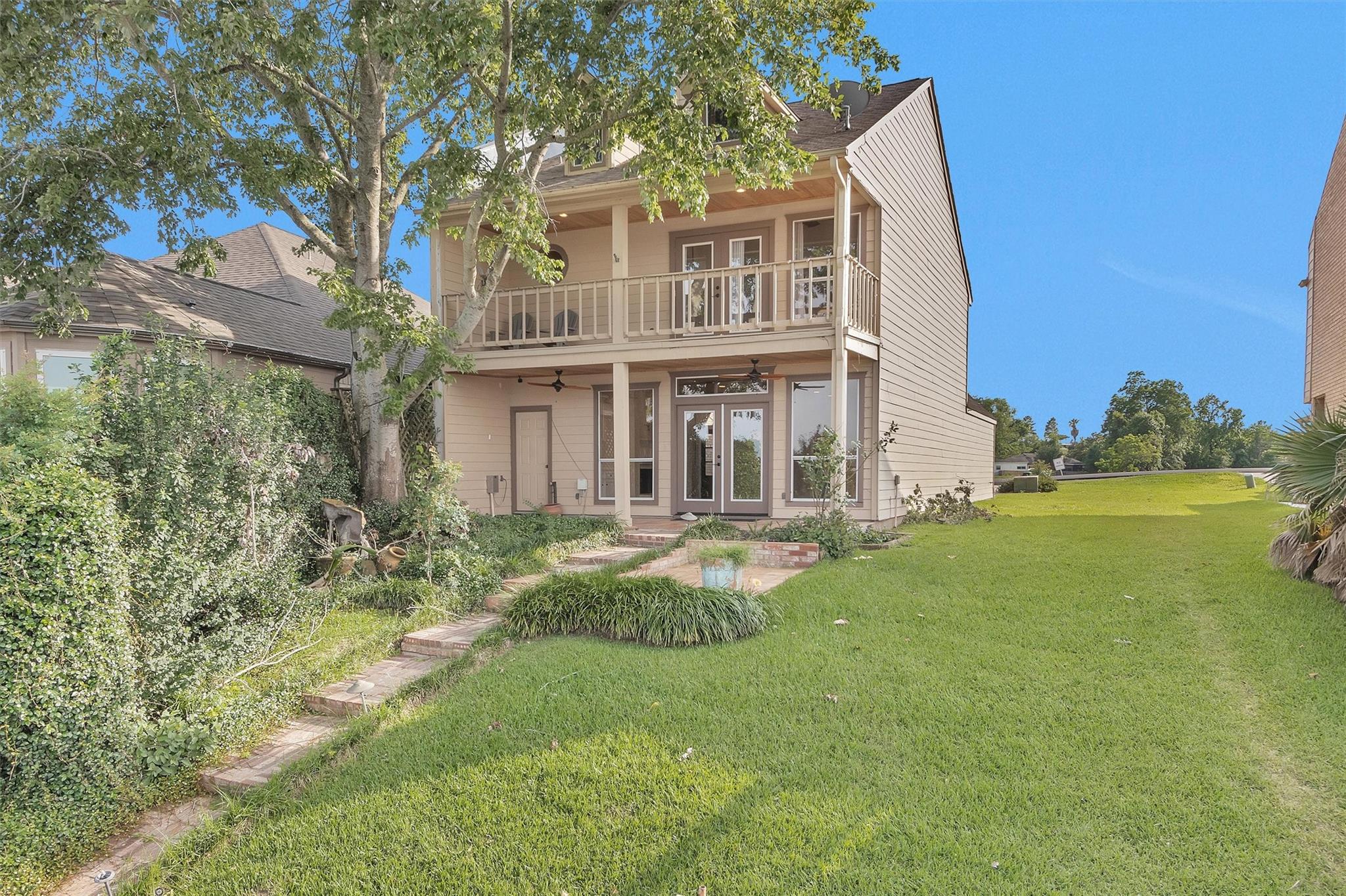 1130 Lake View Drive