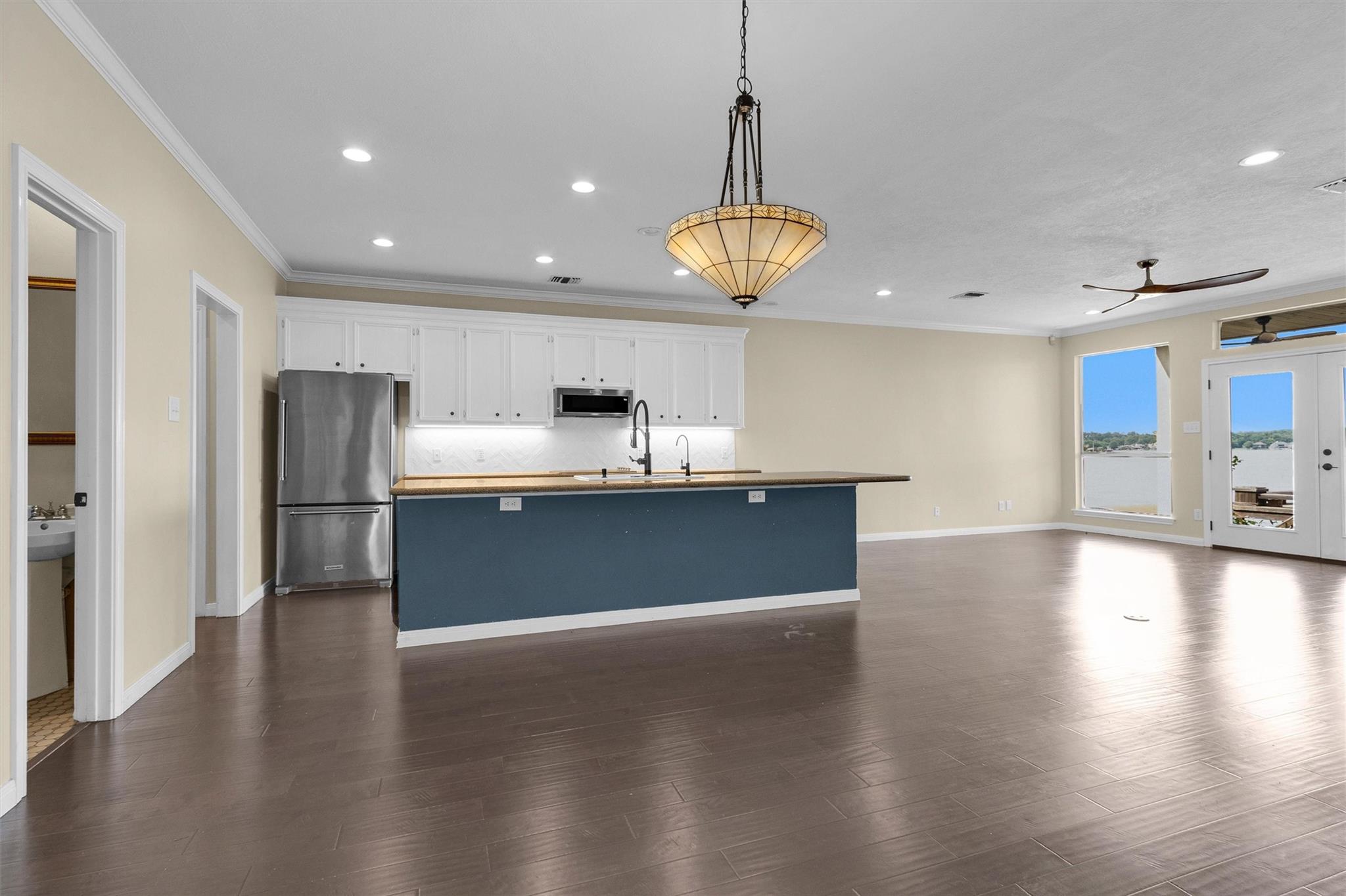 1130 Lake View Drive