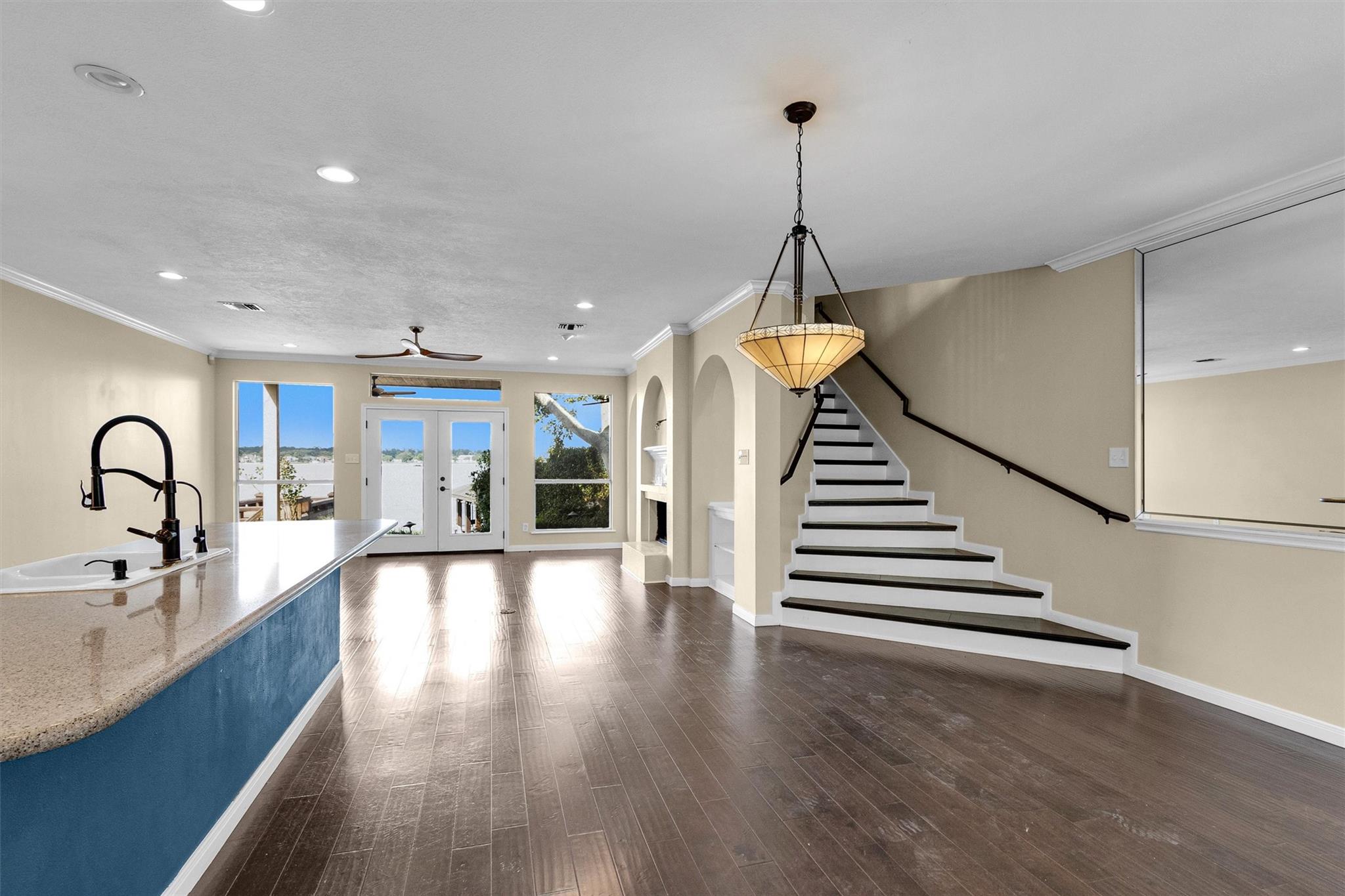 1130 Lake View Drive