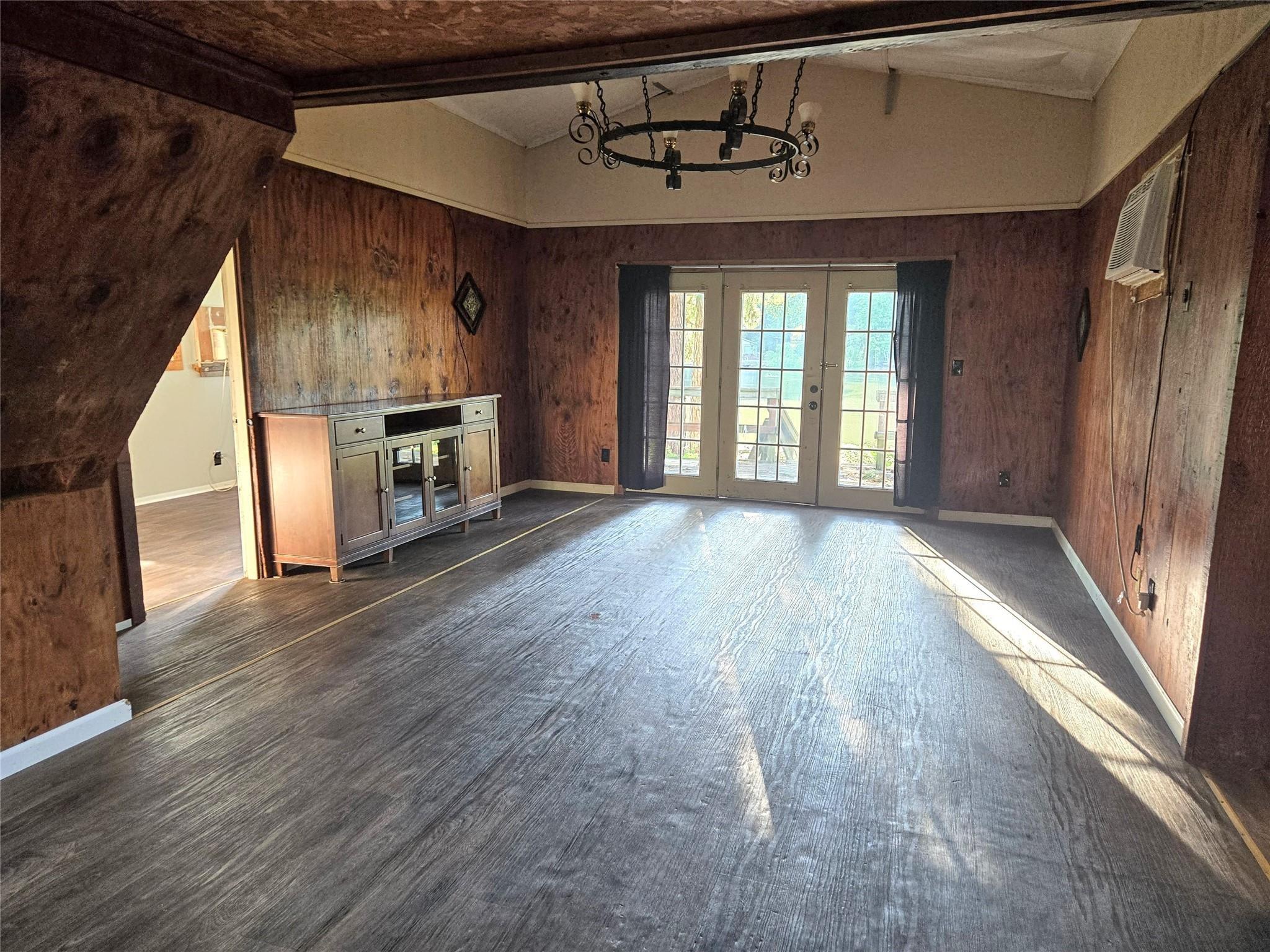 702 Saint Lawrence River Road